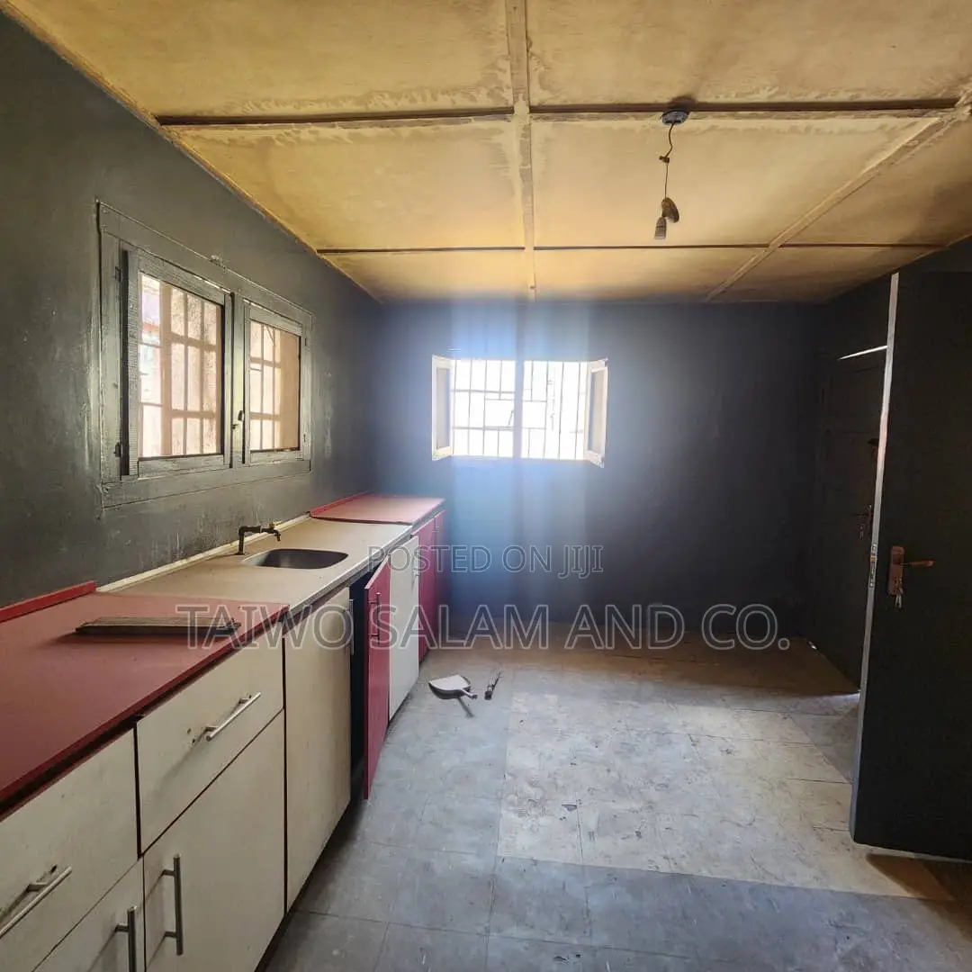 4bdrm Bungalow in Old Ife Road, Egbeda / Egbeda for sale
