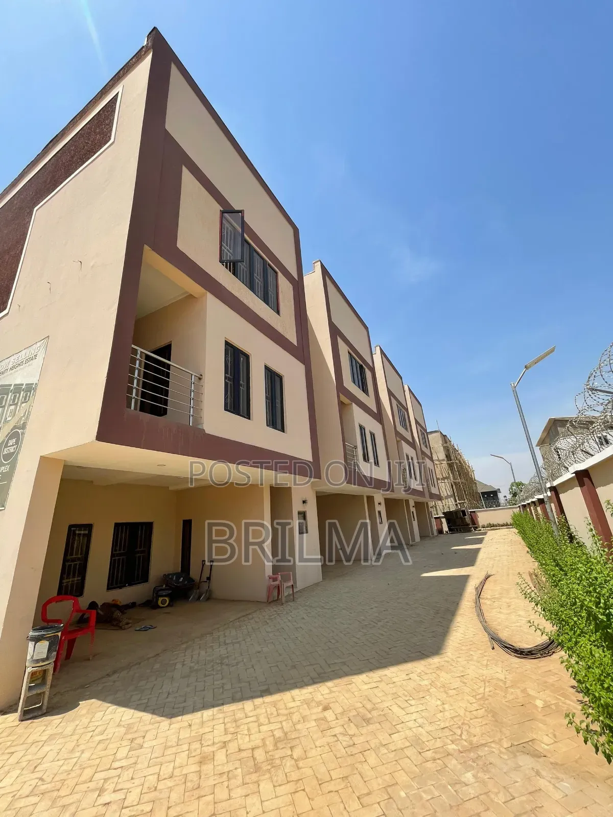 4bdrm Duplex in Life Camp for sale