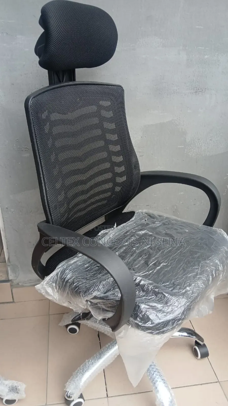 Pivoting Office Chair