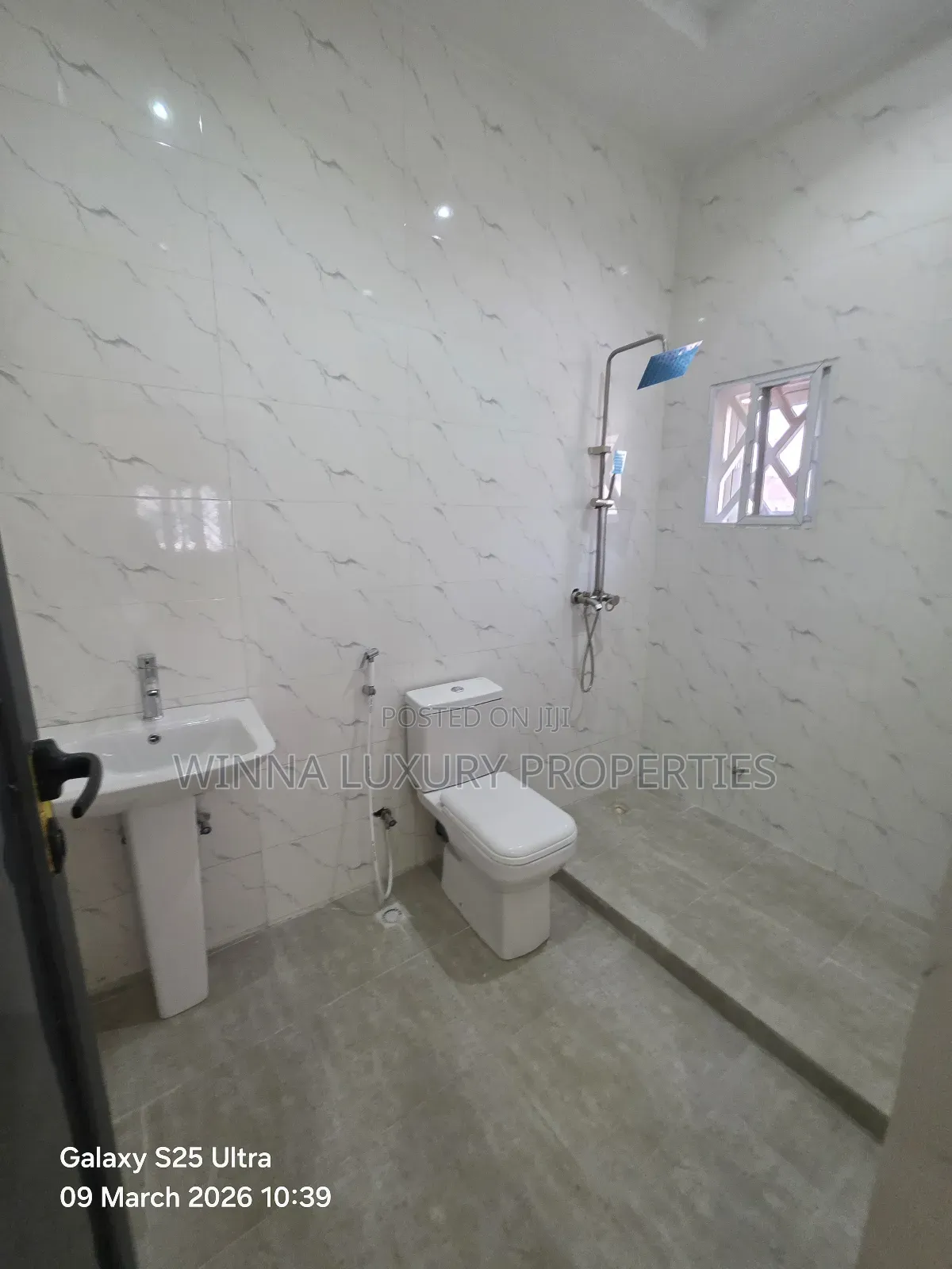 3bdrm Apartment in Sun Rise Estate, Lugbe District for rent