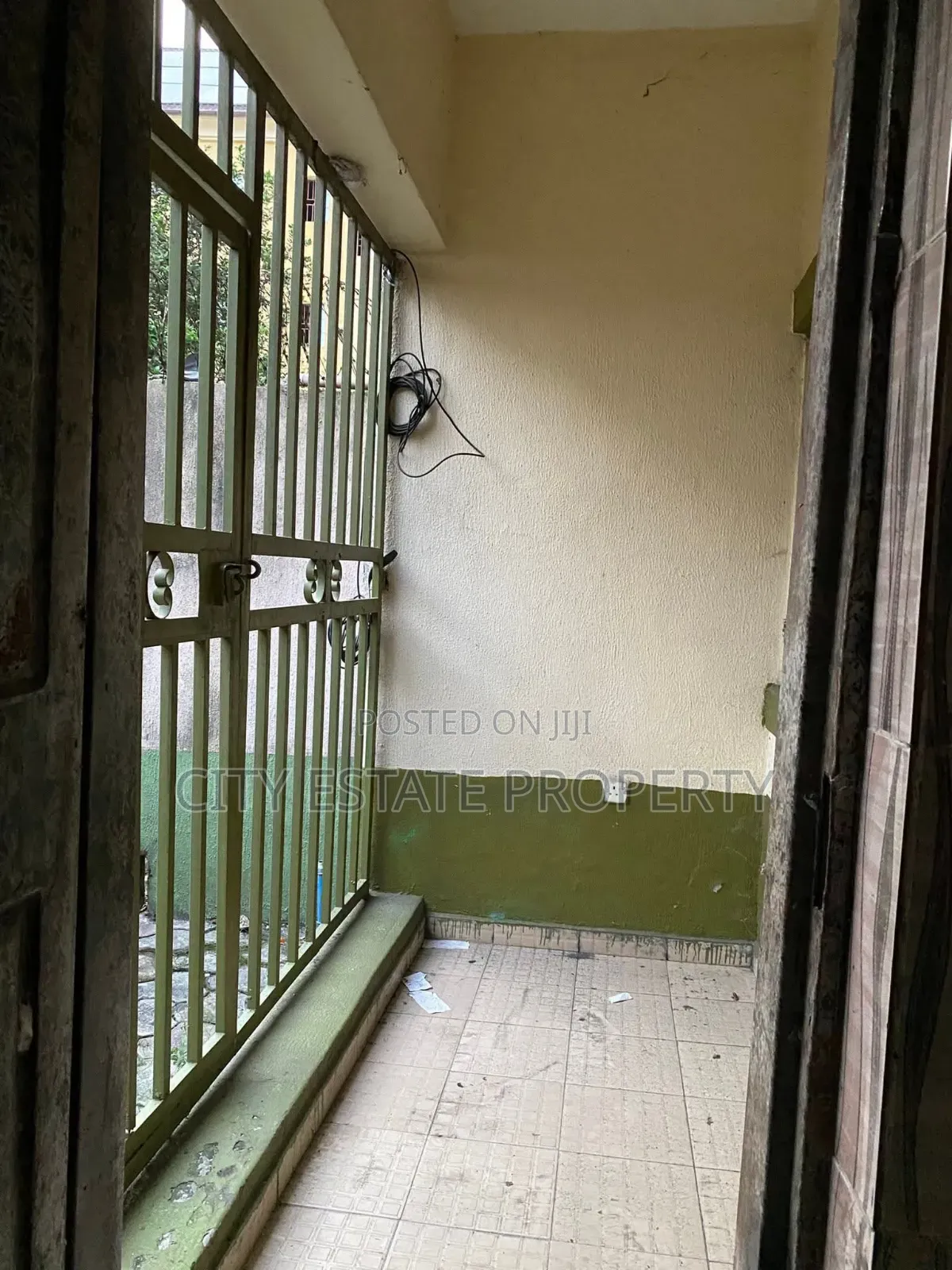 2bdrm Block of Flats in Court Estate, Port-Harcourt for rent