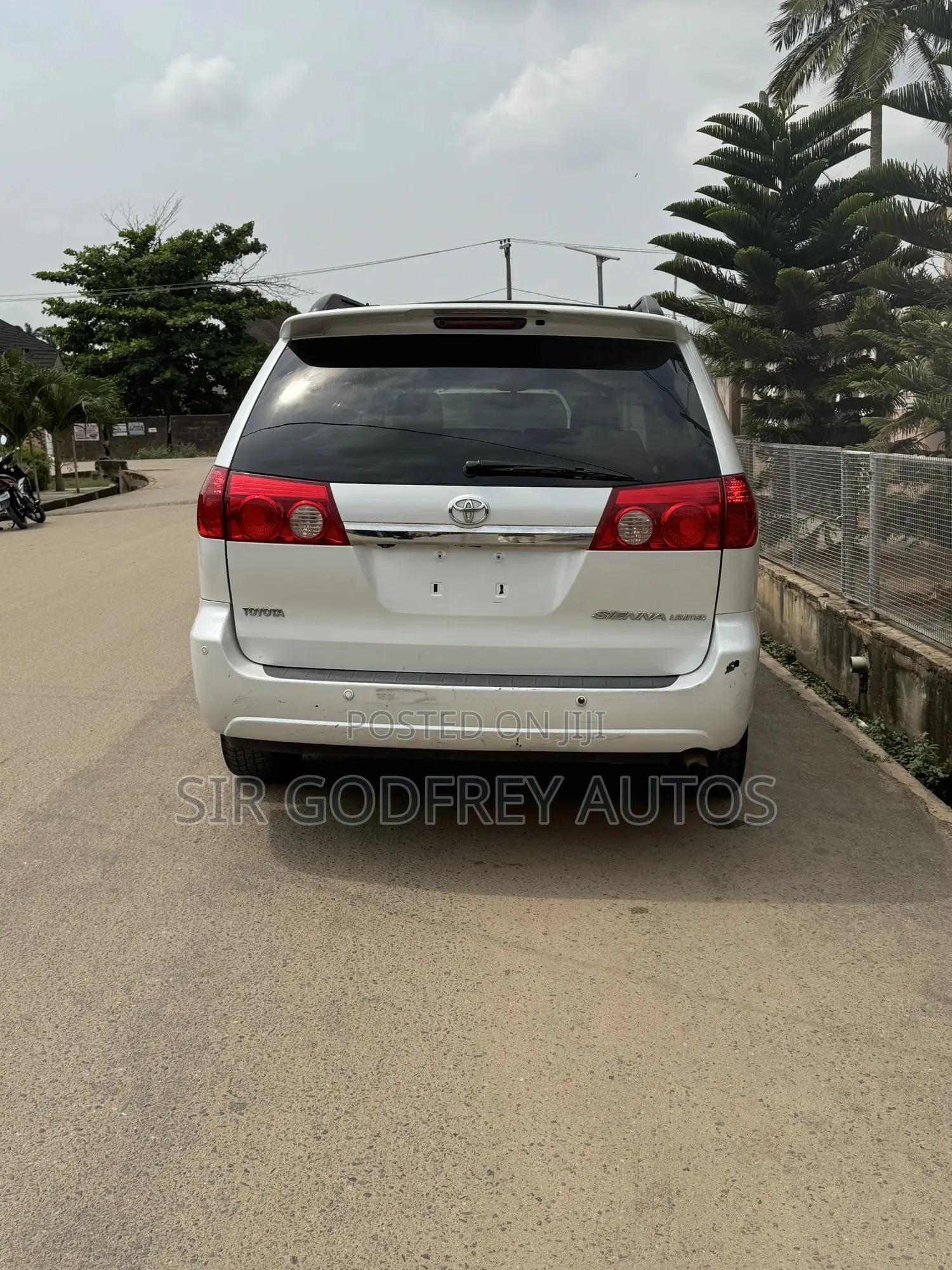Toyota Sienna LE AWD 2005 White