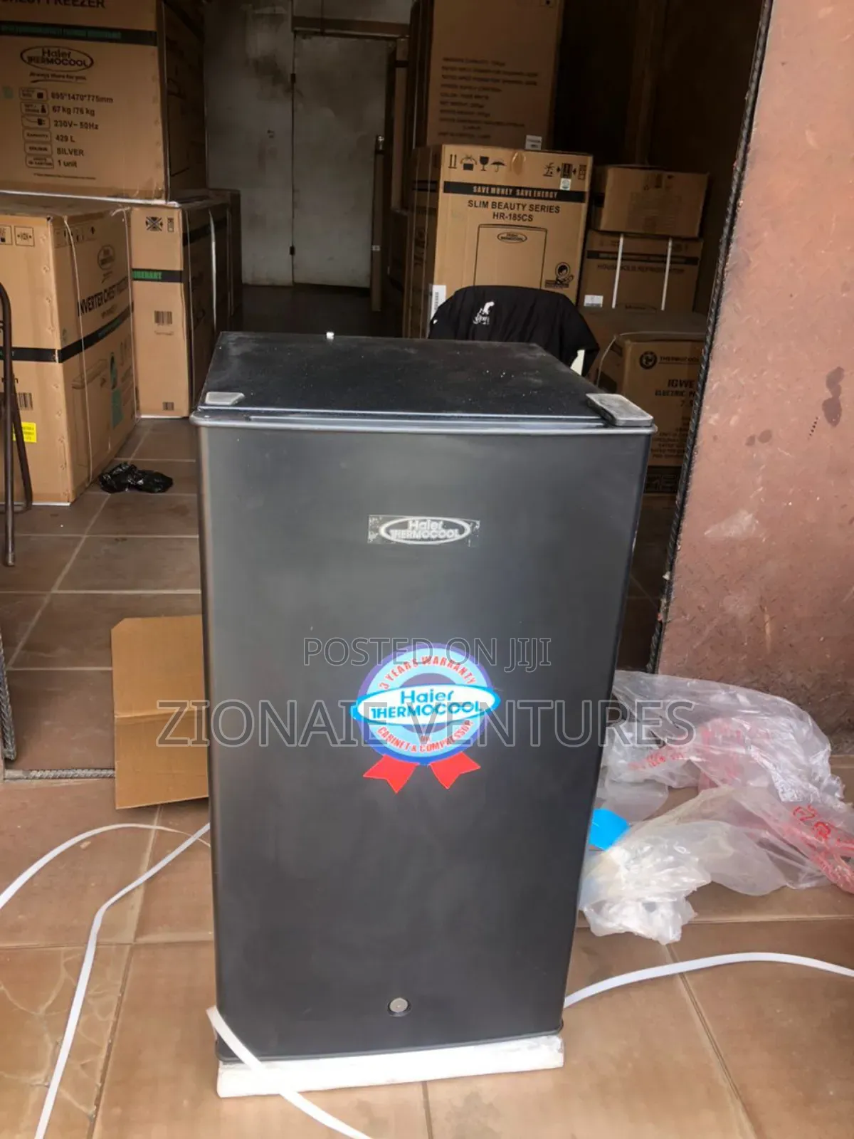 Hr135b Table Top Refrigerator
