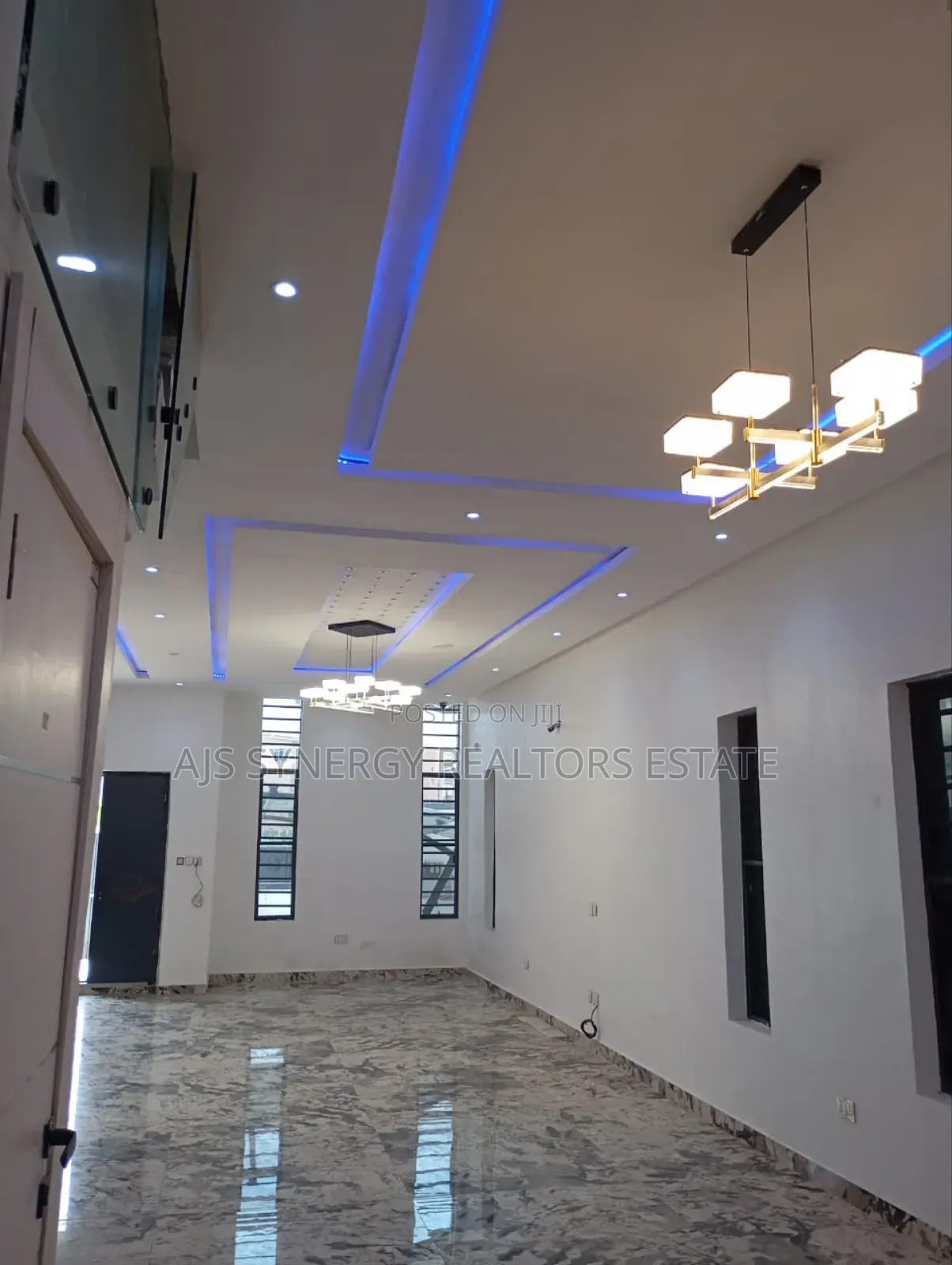 5bdrm Duplex in Ikota for sale