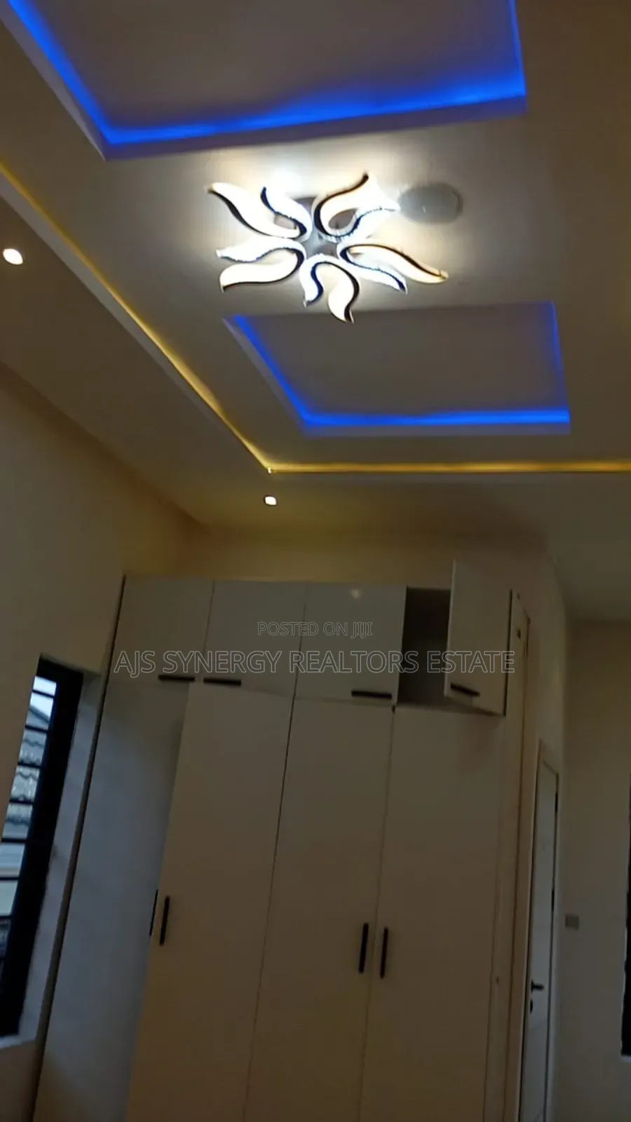 5bdrm Duplex in Ikota for sale