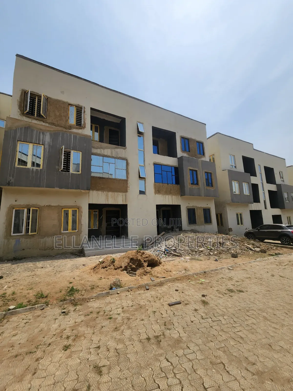 4bdrm Townhouse/Terrace in Jahi for sale