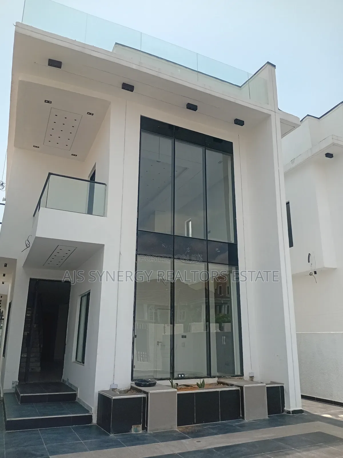5bdrm Duplex in Ikota for sale
