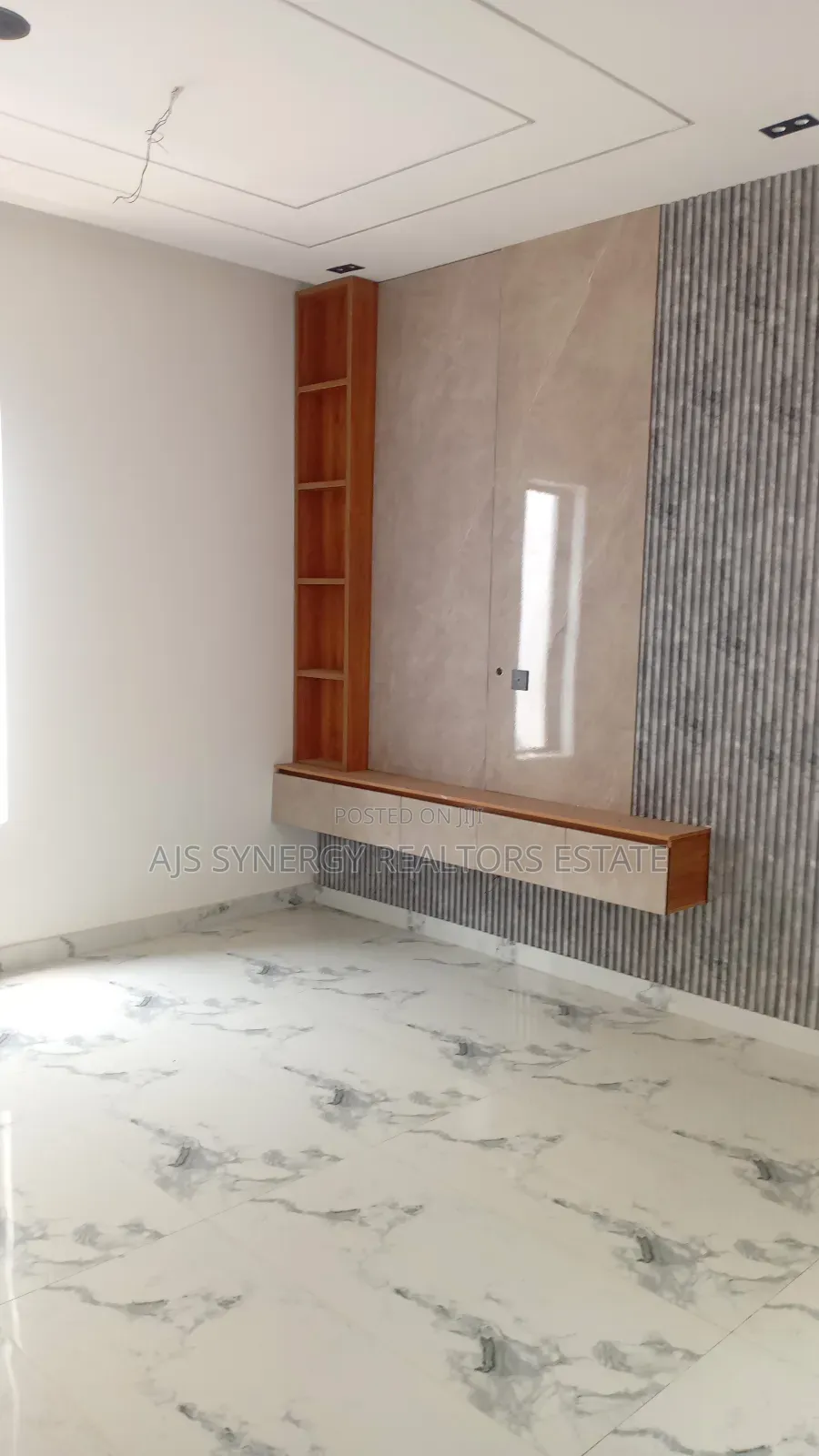 5bdrm Duplex in Ikota for sale