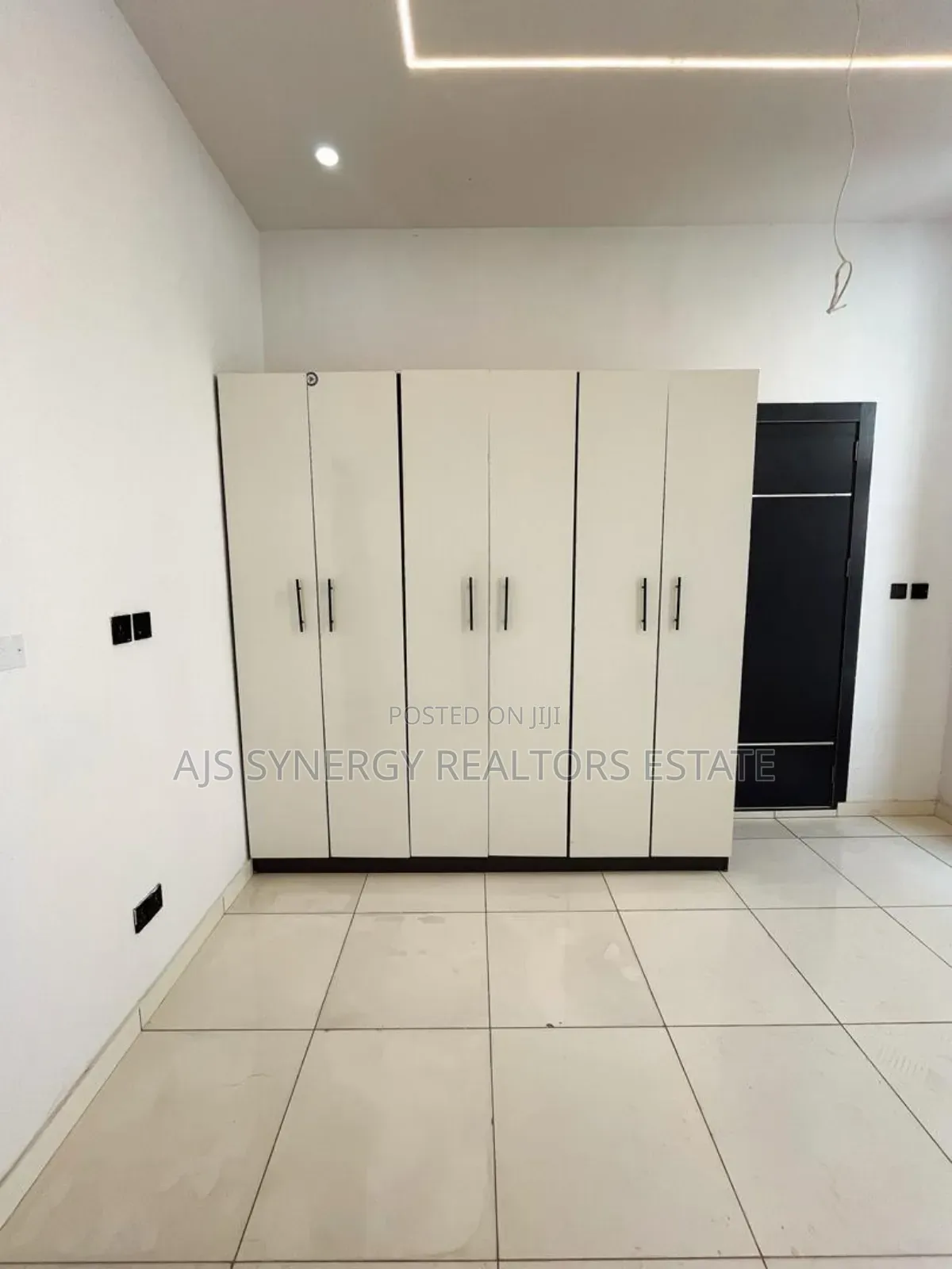 4bdrm Duplex in Ikota for sale