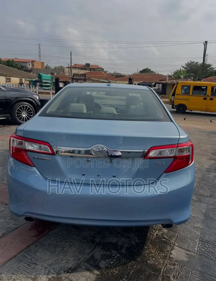 Toyota Camry XLE V6 4dr Sedan (3.5L 6cyl 6A) 2012 Blue
