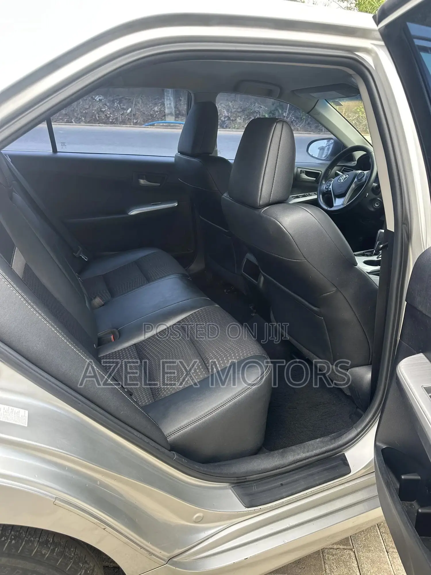 Toyota Camry SE 4dr Sedan (2.5L 4cyl 6A) 2012 Silver