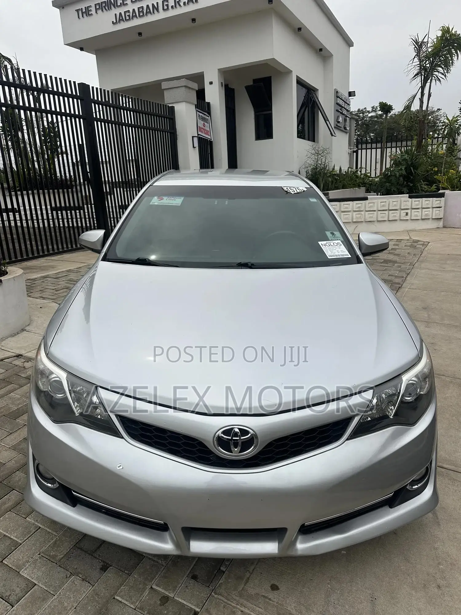 Toyota Camry SE 4dr Sedan (2.5L 4cyl 6A) 2012 Silver