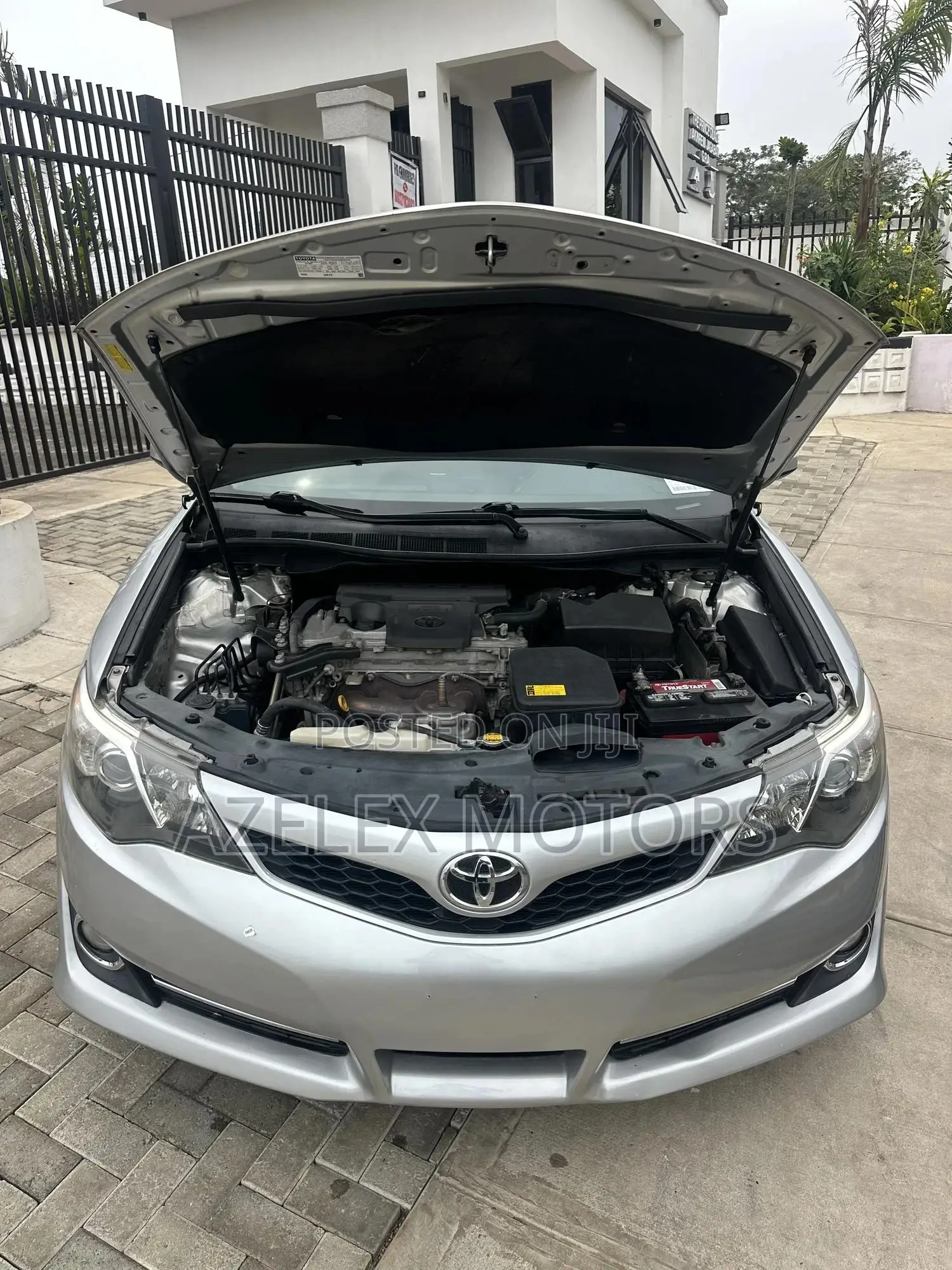 Toyota Camry SE 4dr Sedan (2.5L 4cyl 6A) 2012 Silver
