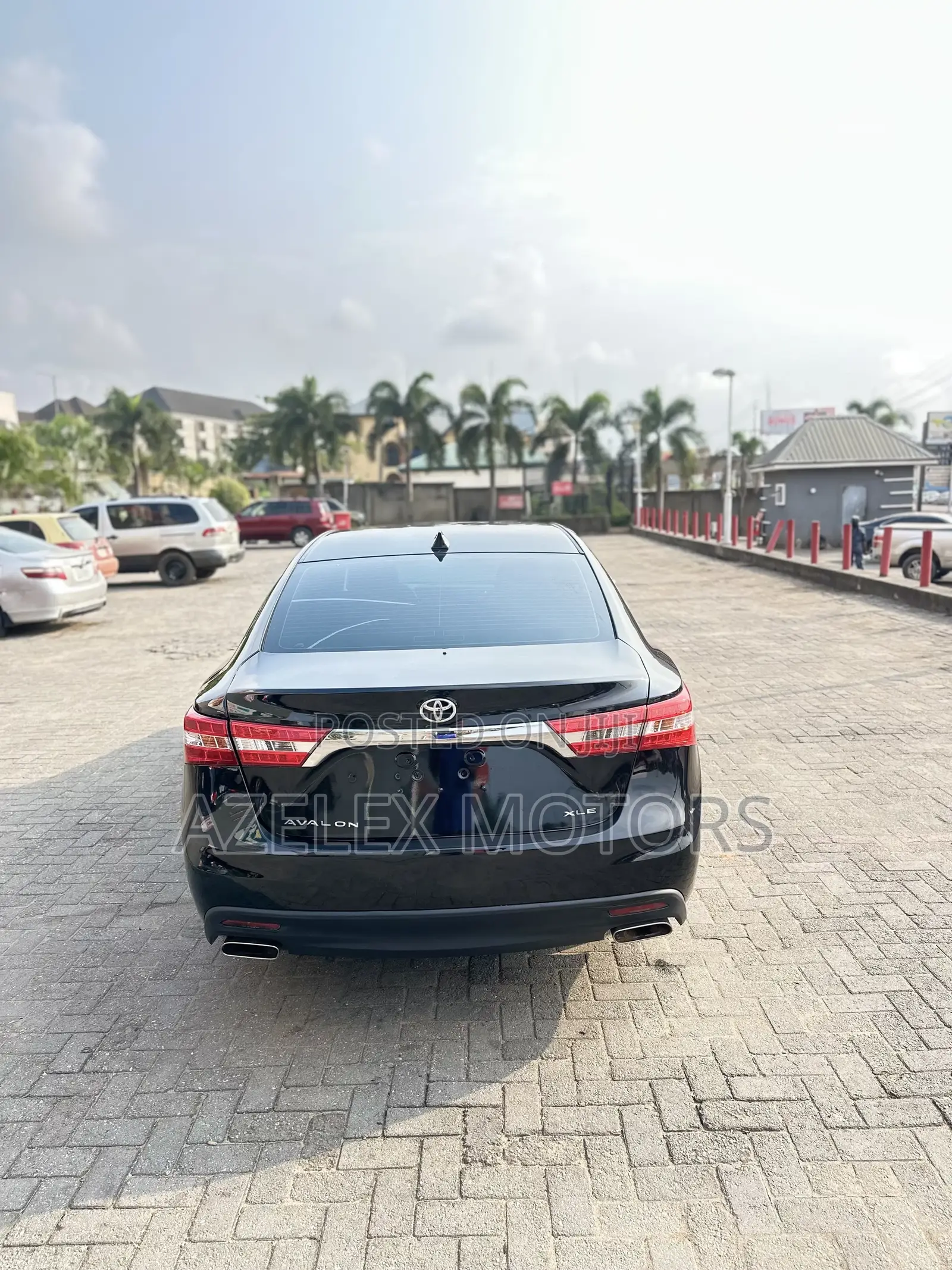 Toyota Avalon XLE Touring Sedan FWD (3.5L 6cyl 6A) 2013 Black