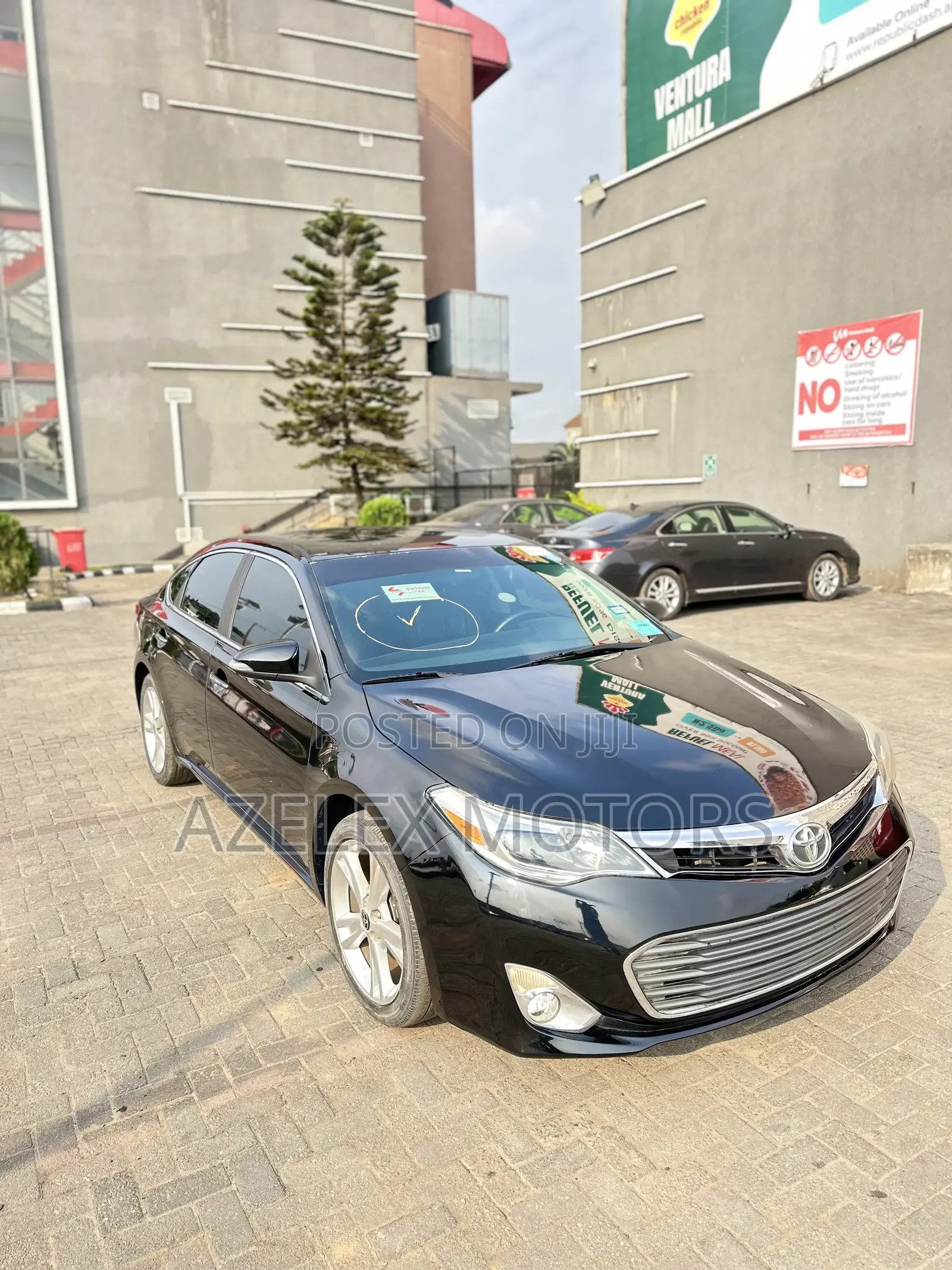 Toyota Avalon XLE Touring Sedan FWD (3.5L 6cyl 6A) 2013 Black