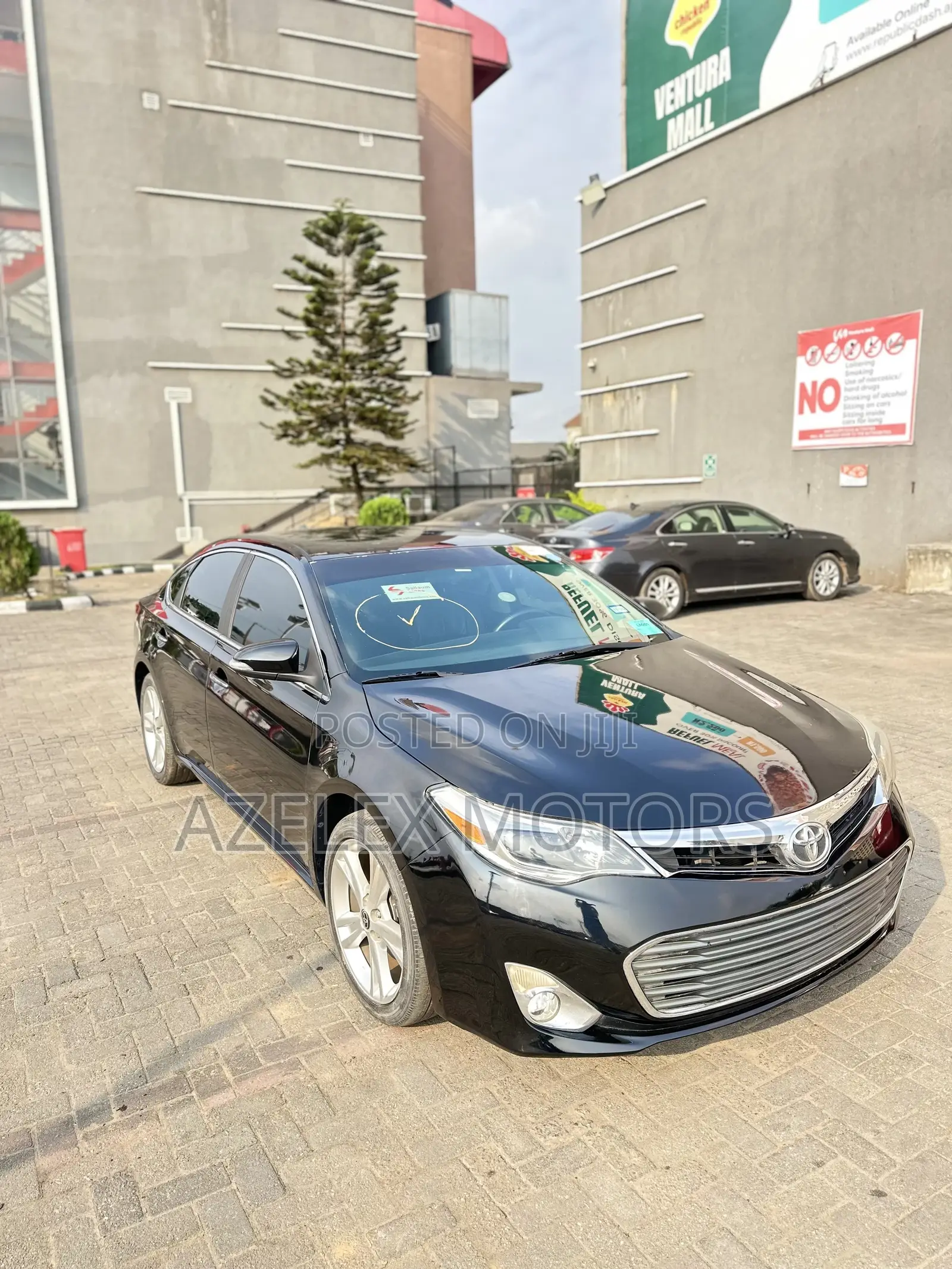 Toyota Avalon XLE Touring Sedan FWD (3.5L 6cyl 6A) 2013 Black