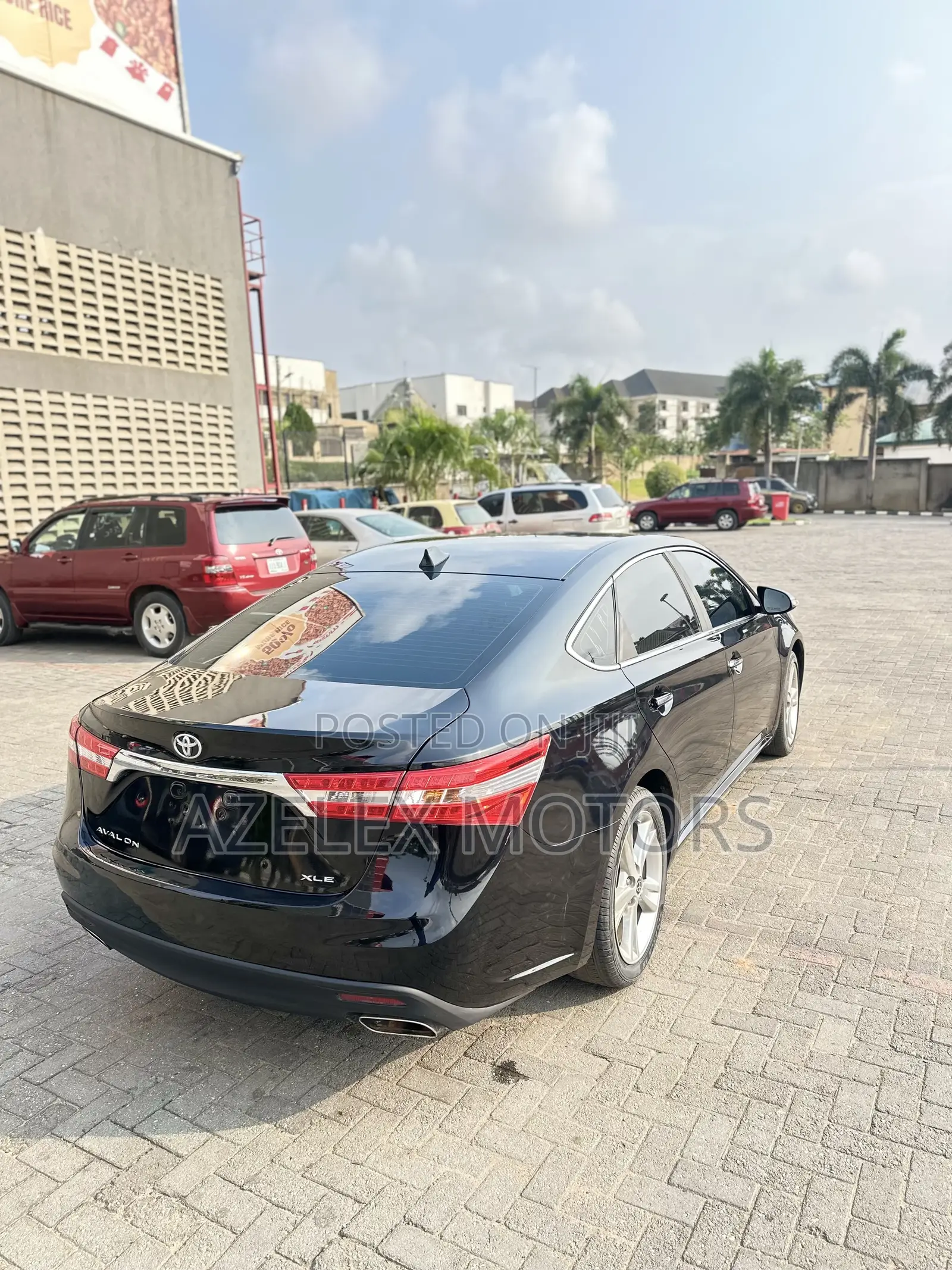 Toyota Avalon XLE Touring Sedan FWD (3.5L 6cyl 6A) 2013 Black