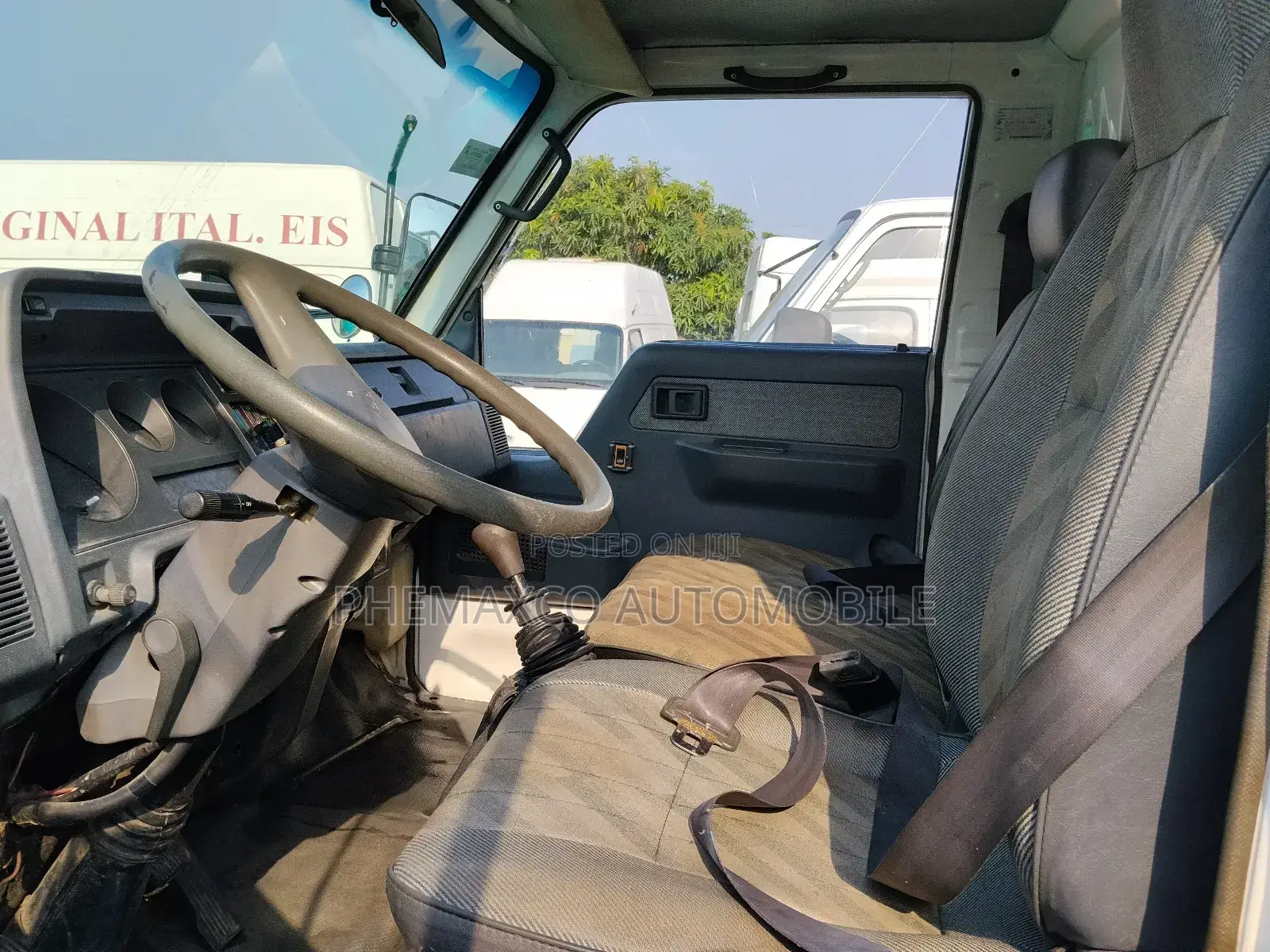 Toyota Dyna200 With Petrol Engine