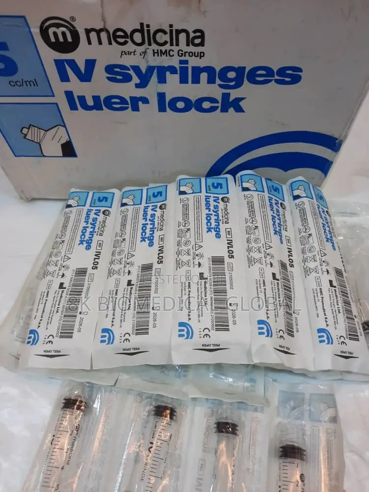 Medicina Iv Syringes With a Luer Lock Connection
