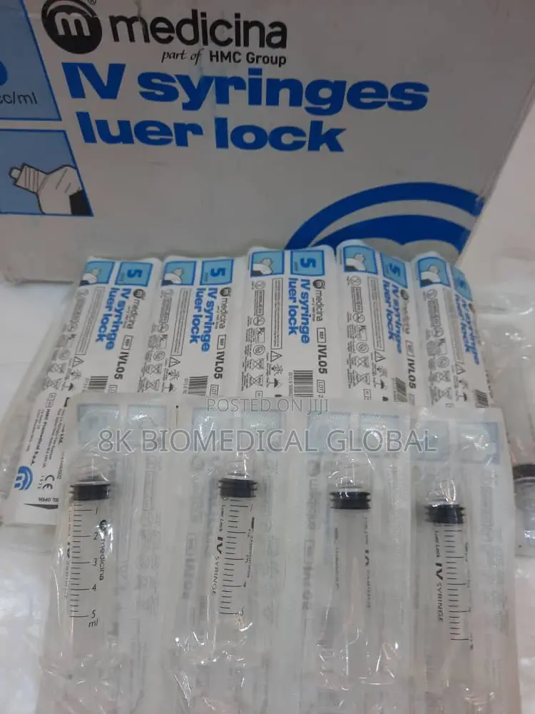 Medicina Iv Syringes With a Luer Lock Connection
