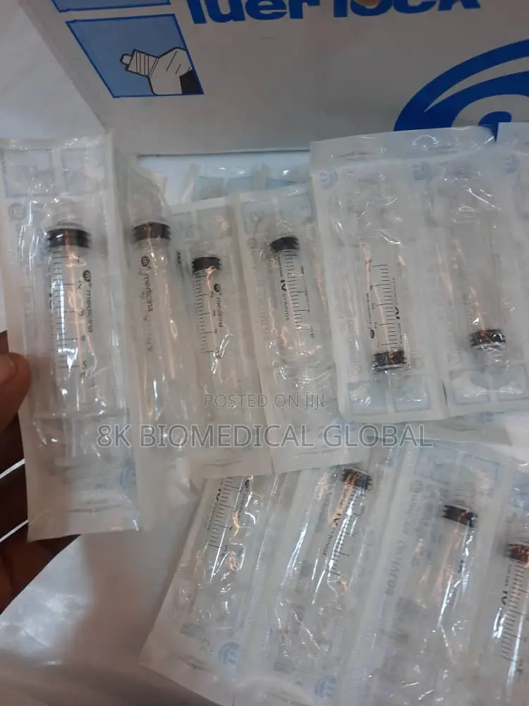 Medicina Iv Syringes With a Luer Lock Connection