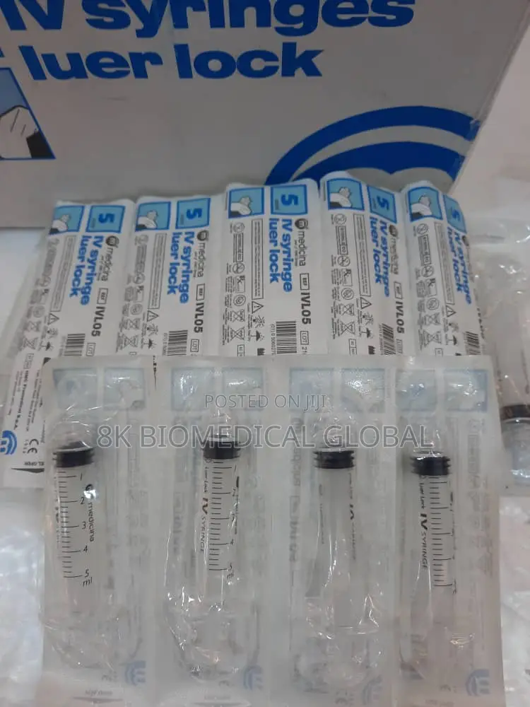 Medicina Iv Syringes With a Luer Lock Connection
