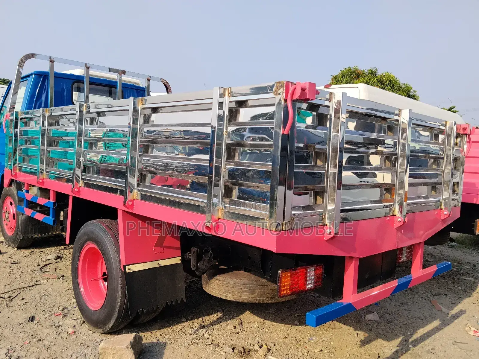 Toyota Dyna200 Blue and Stainless Body