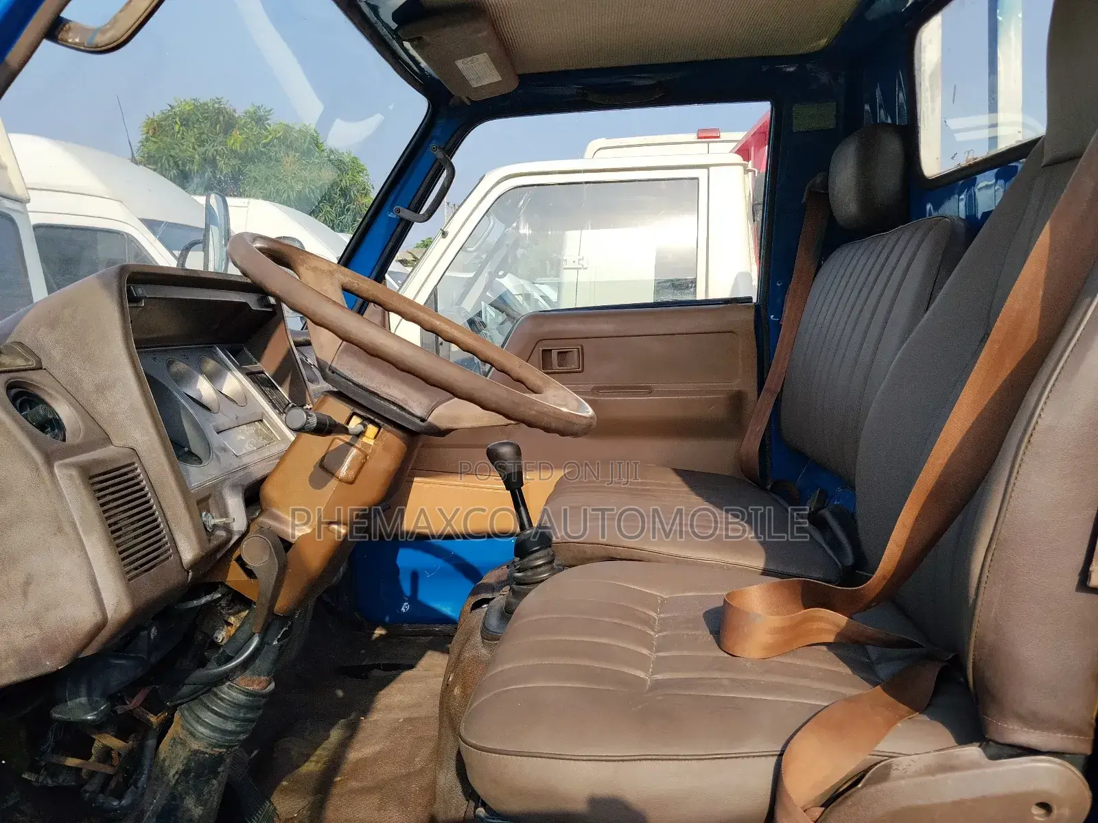 Toyota Dyna200 Blue and Stainless Body