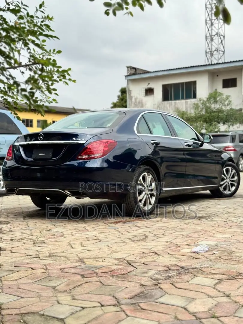 Mercedes-Benz C300 2016 Blue
