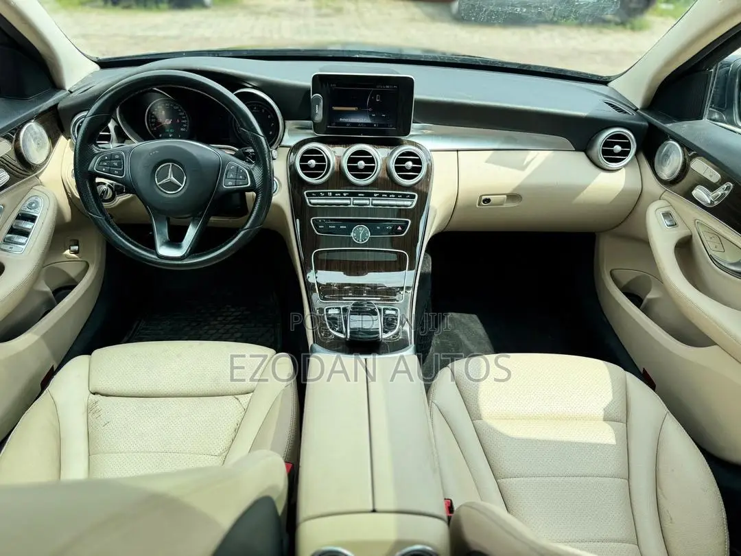 Mercedes-Benz C300 2016 Blue