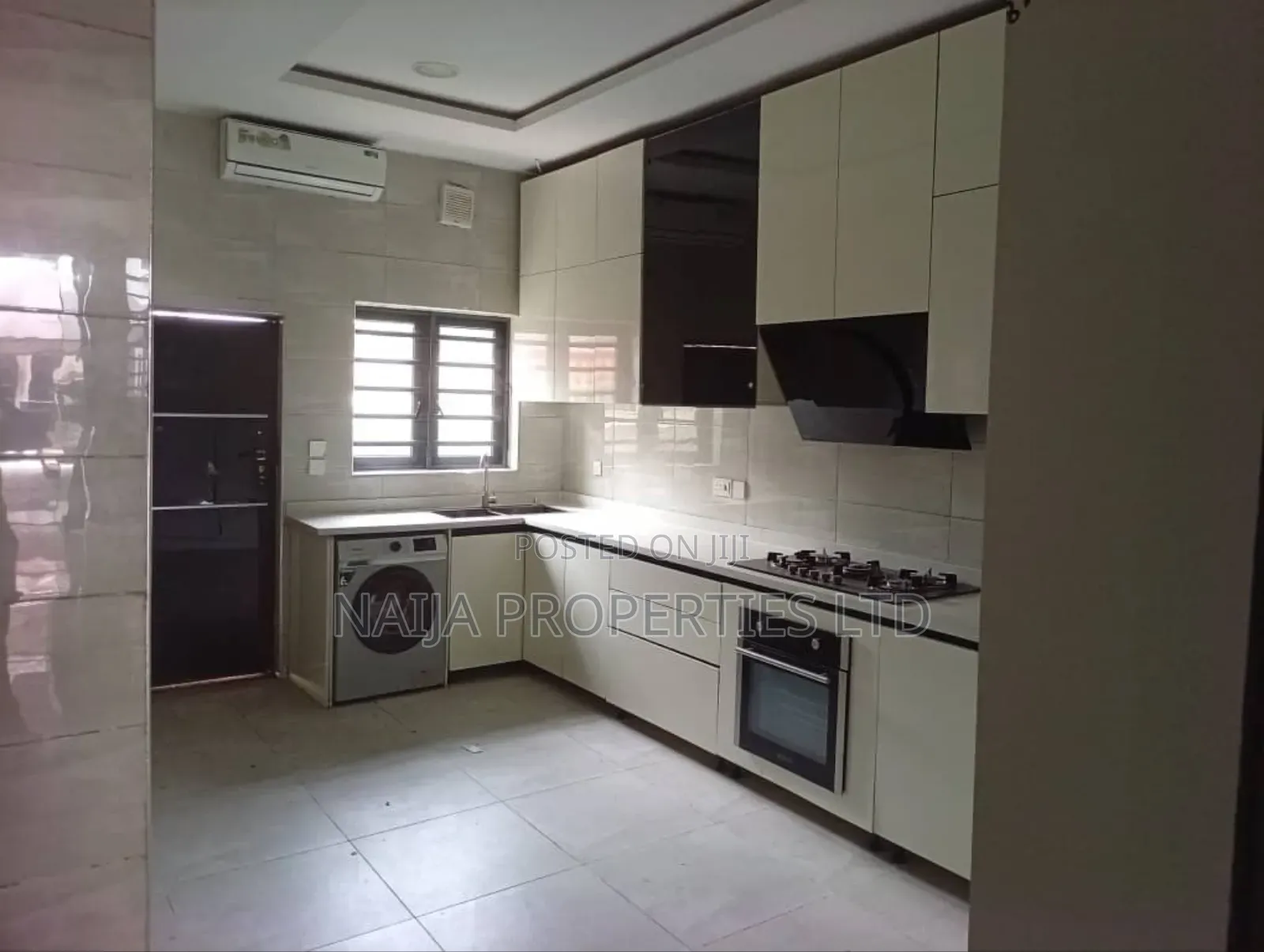 4bdrm Townhouse/Terrace in Off Adeola Odeku for sale