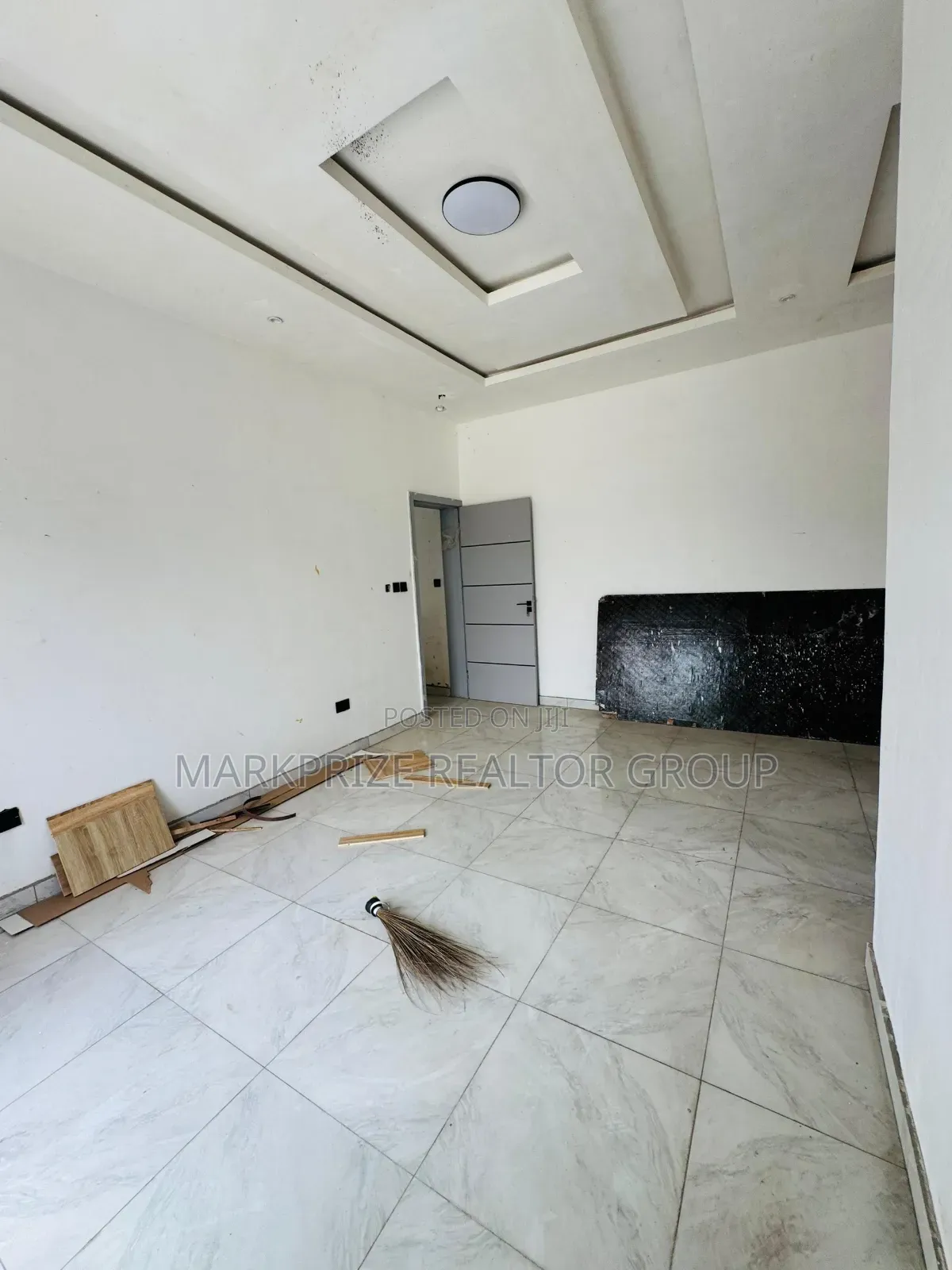 4bdrm Farm House in Ogudu Gra Lagos for sale