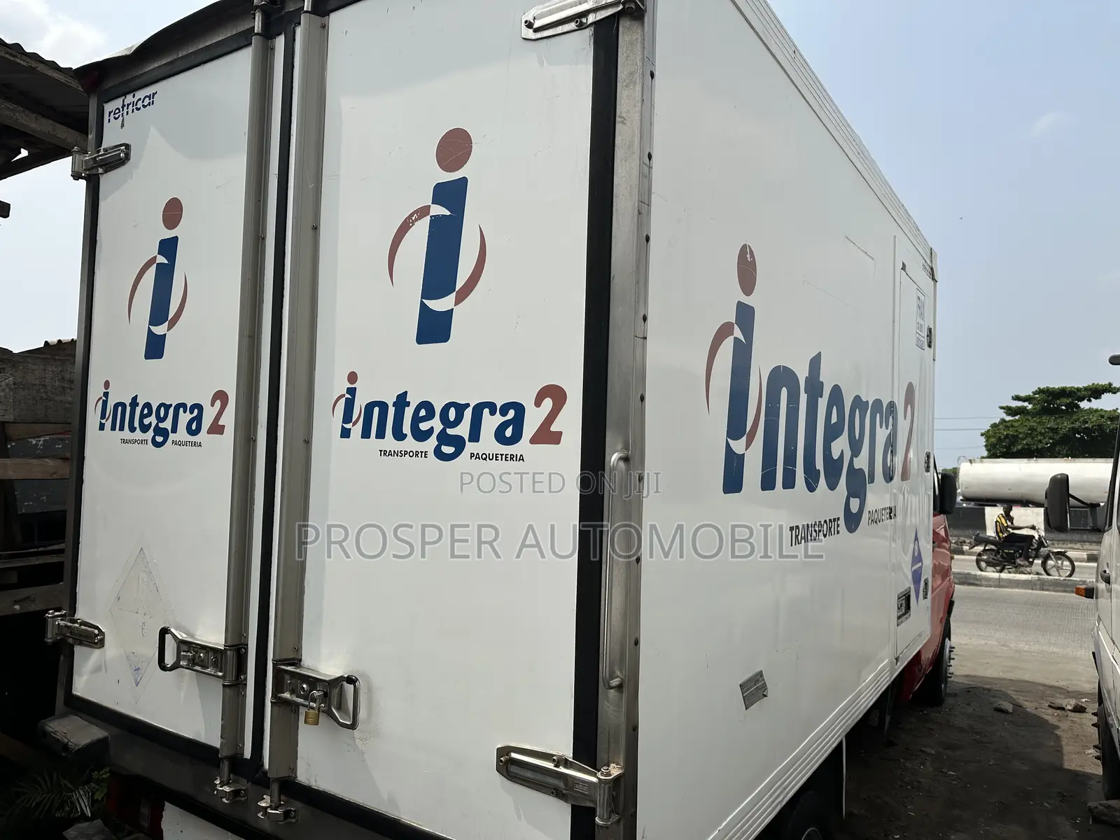 Mercedes Benz Cooling Van Truck Four Tires