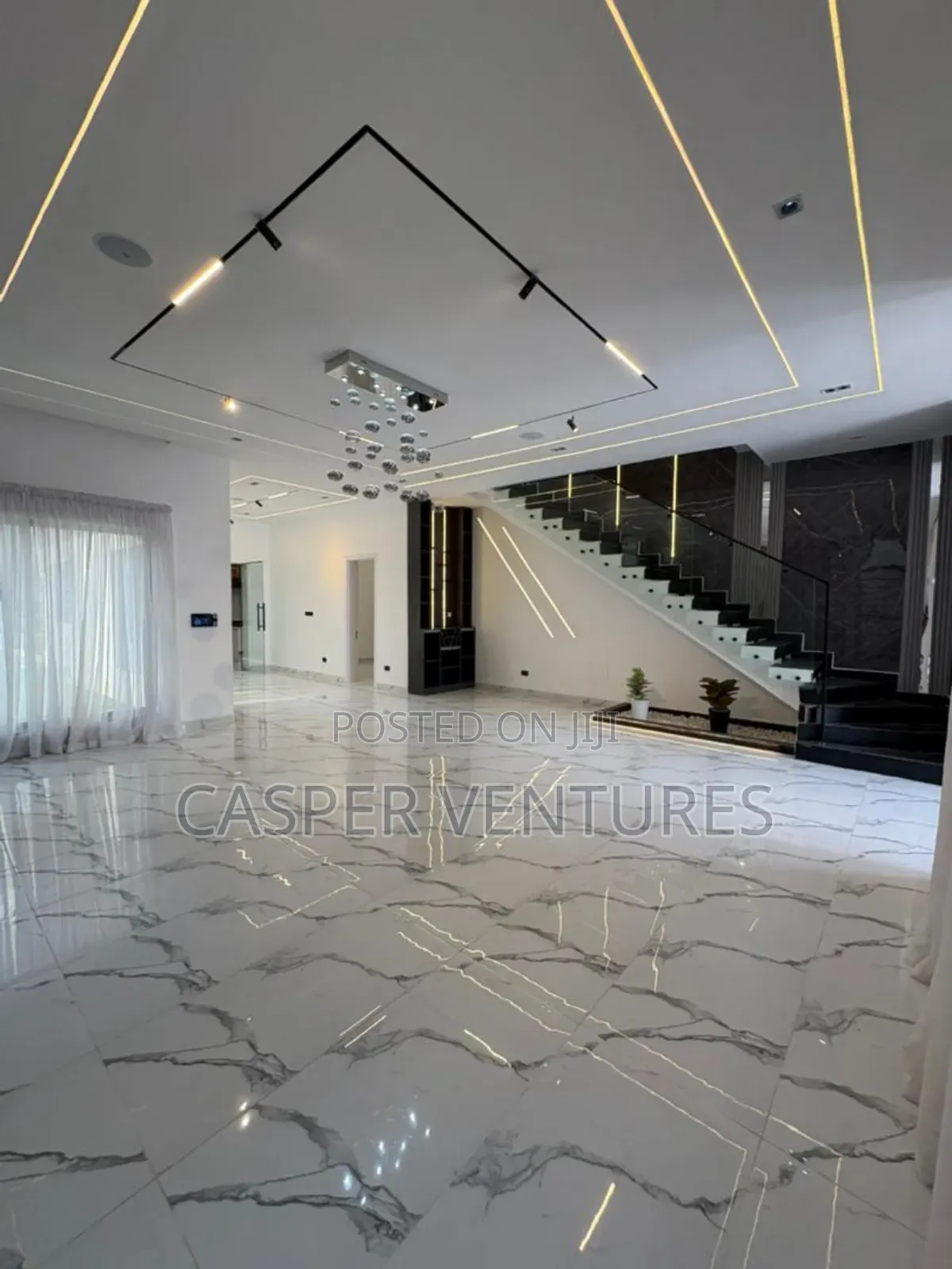5bdrm Duplex in Chevron Drive for sale
