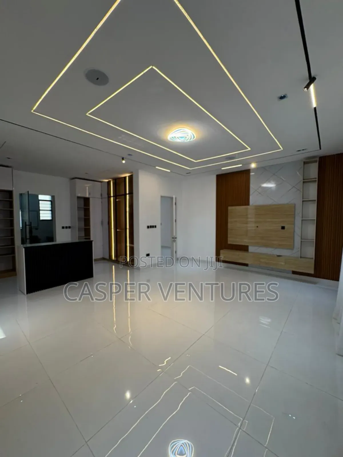 5bdrm Duplex in Chevron Drive for sale