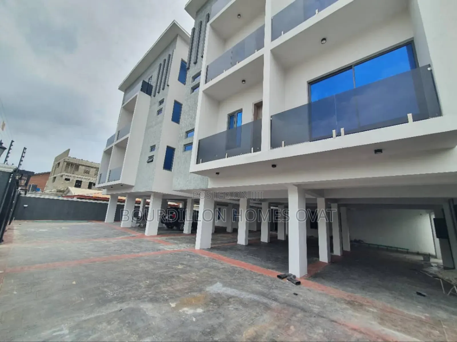3bdrm Apartment in Ikate Lekki Lagos for sale
