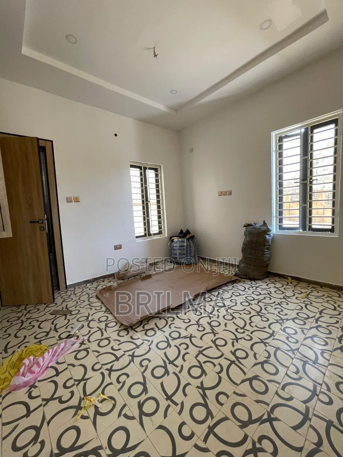 4bdrm Duplex in Life Camp for sale