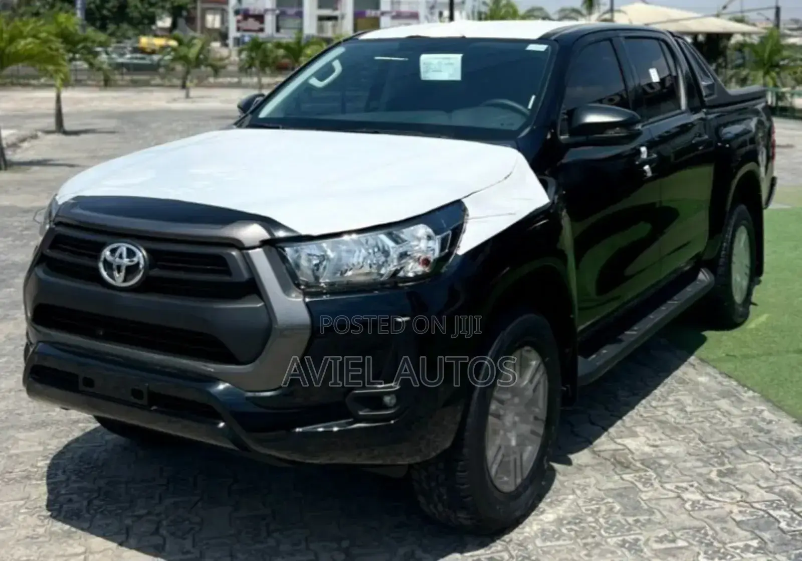 New Toyota Hilux 2025 Black