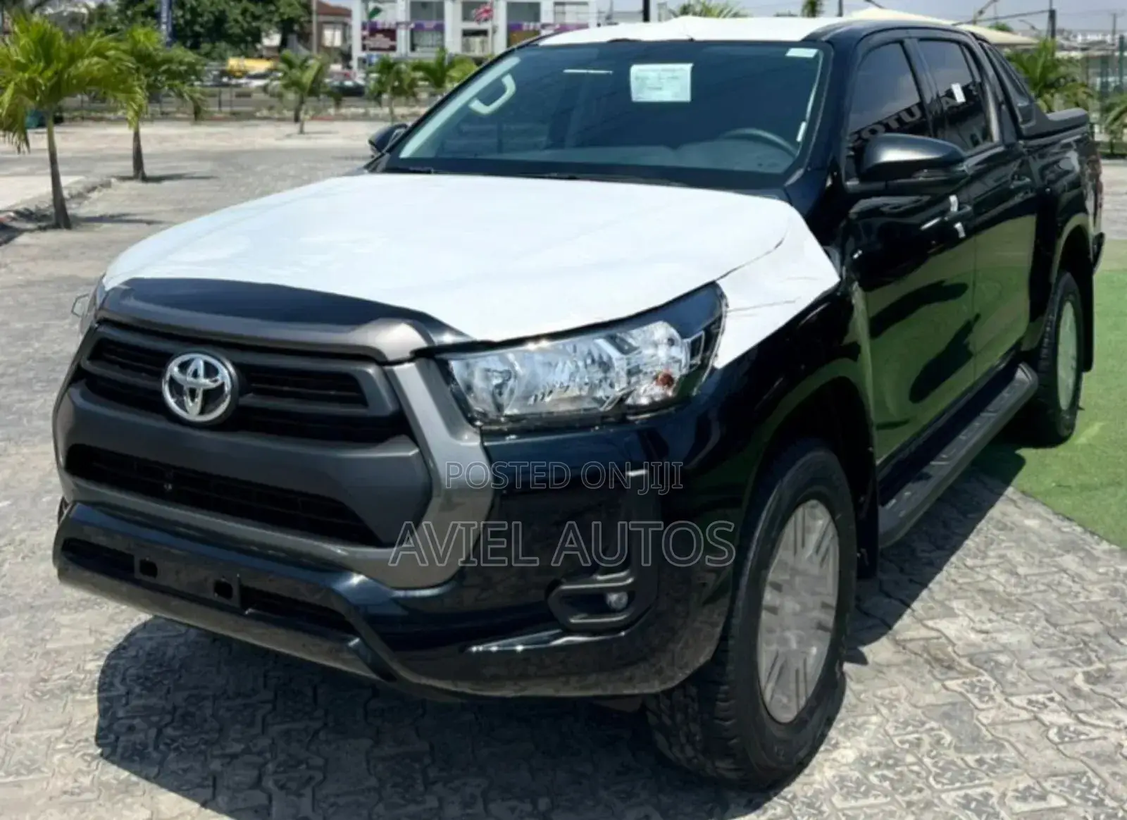 New Toyota Hilux 2025 Black