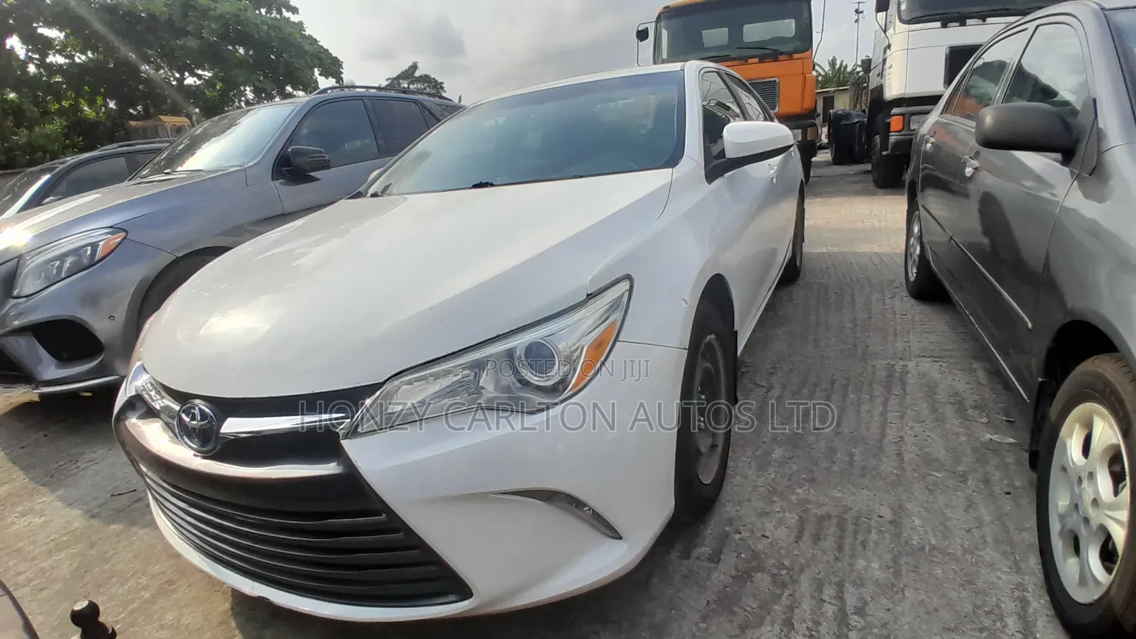 Toyota Camry LE 4dr Sedan (2.5L 4cyl 6A) 2017 White