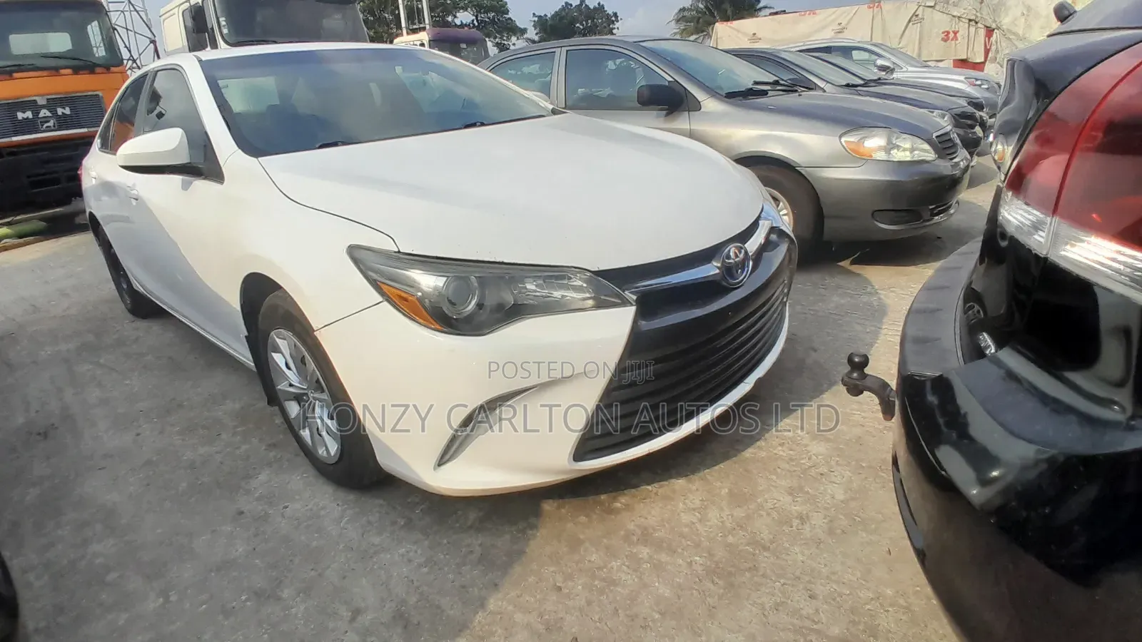 Toyota Camry LE 4dr Sedan (2.5L 4cyl 6A) 2017 White