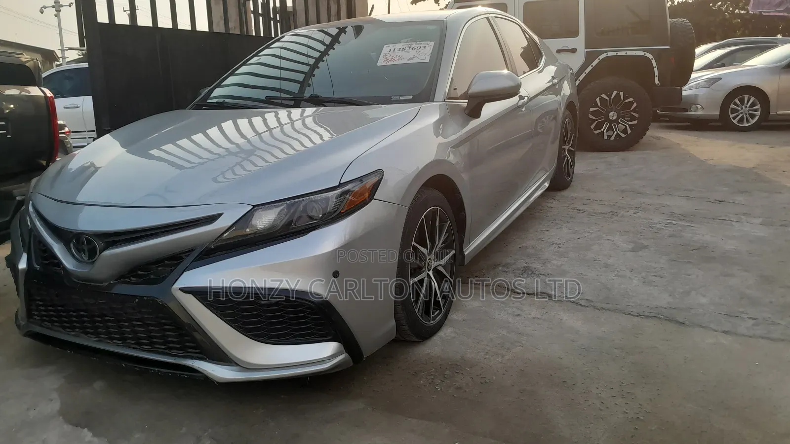 Toyota Camry SE 2021 Silver