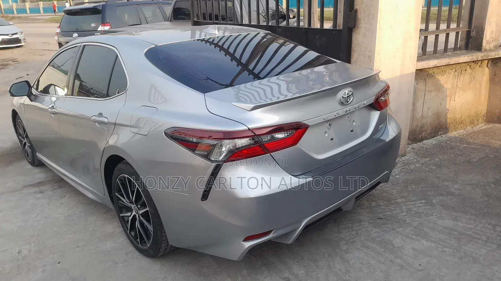 Toyota Camry SE 2021 Silver