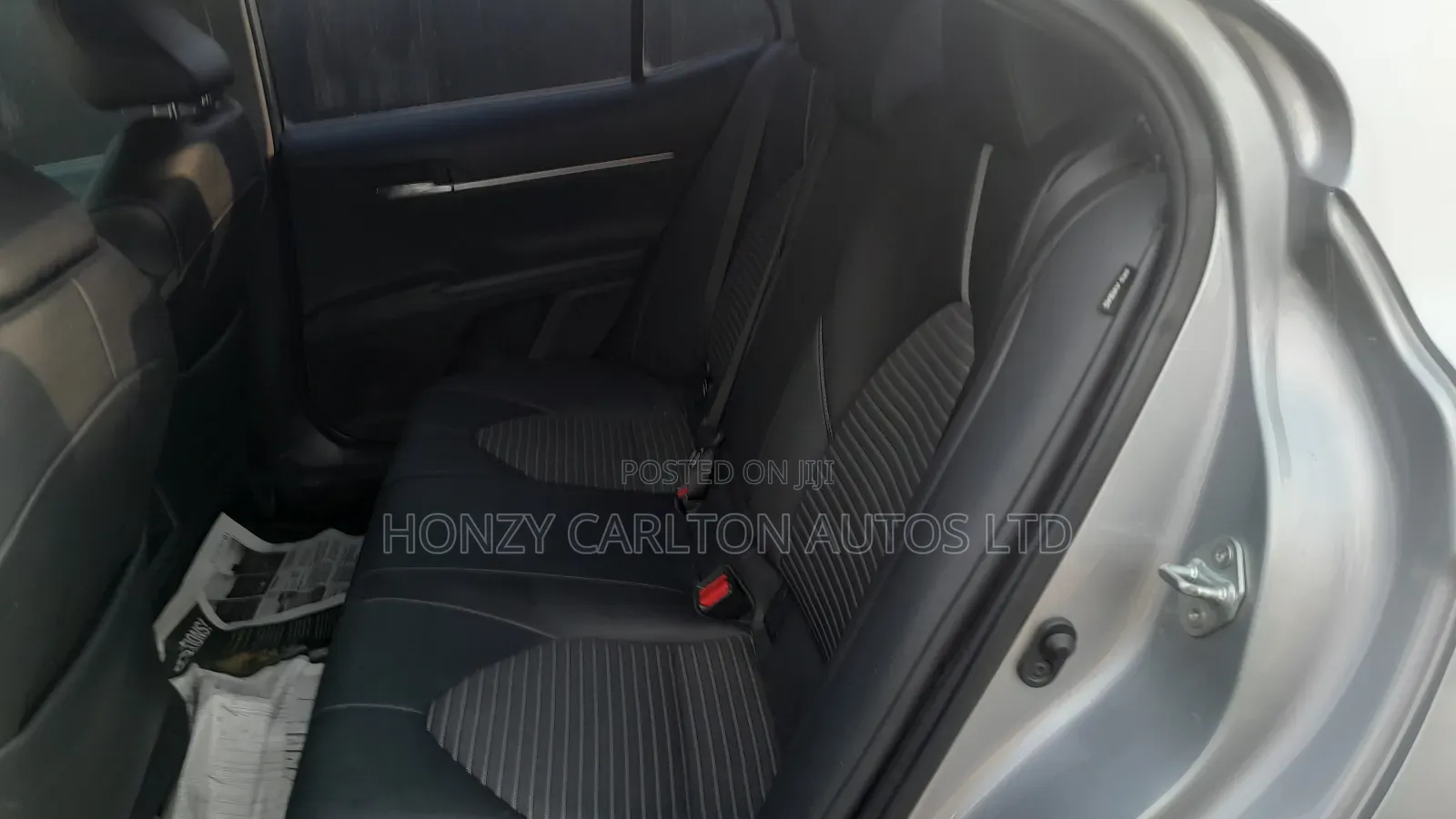 Toyota Camry SE 2021 Silver