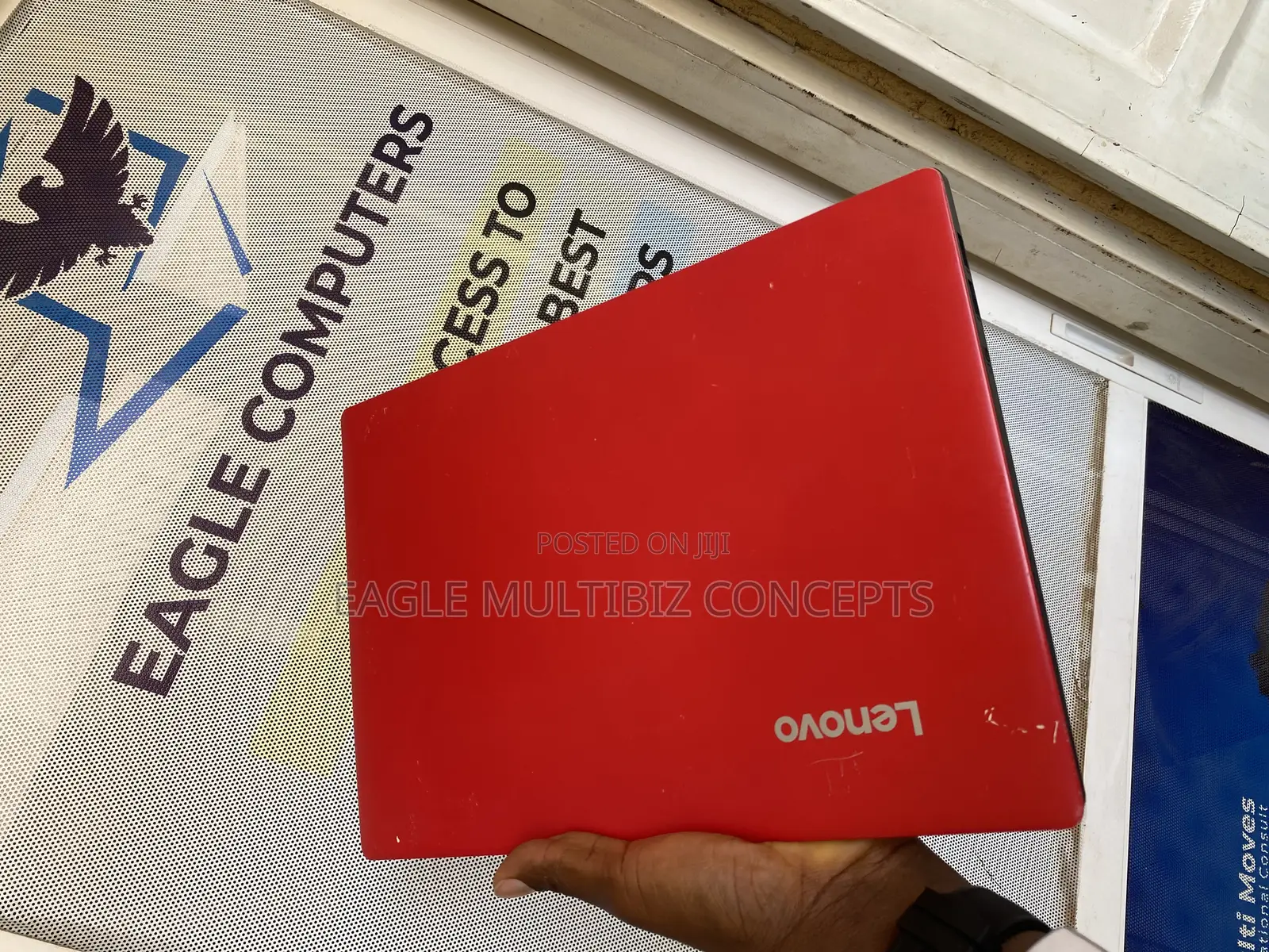 Laptop Lenovo 300e 2GB Intel Celeron SSD 32GB