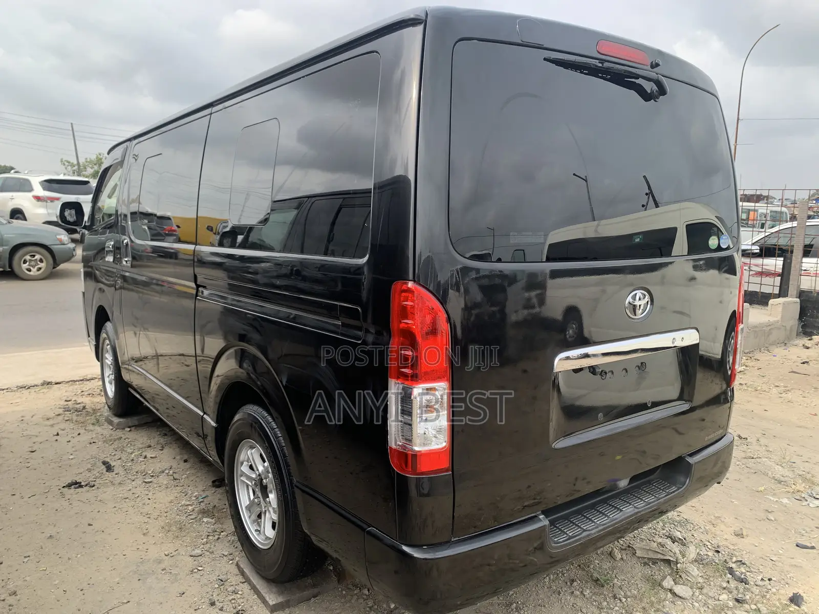 Toyota HiAce 2010 Black