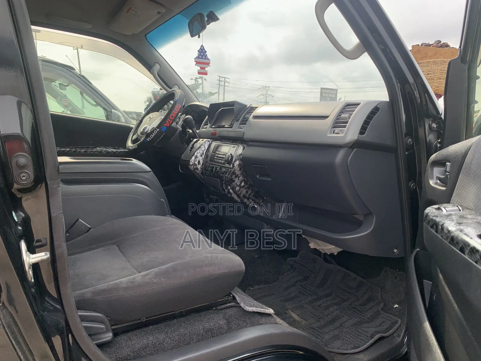 Toyota HiAce 2010 Black