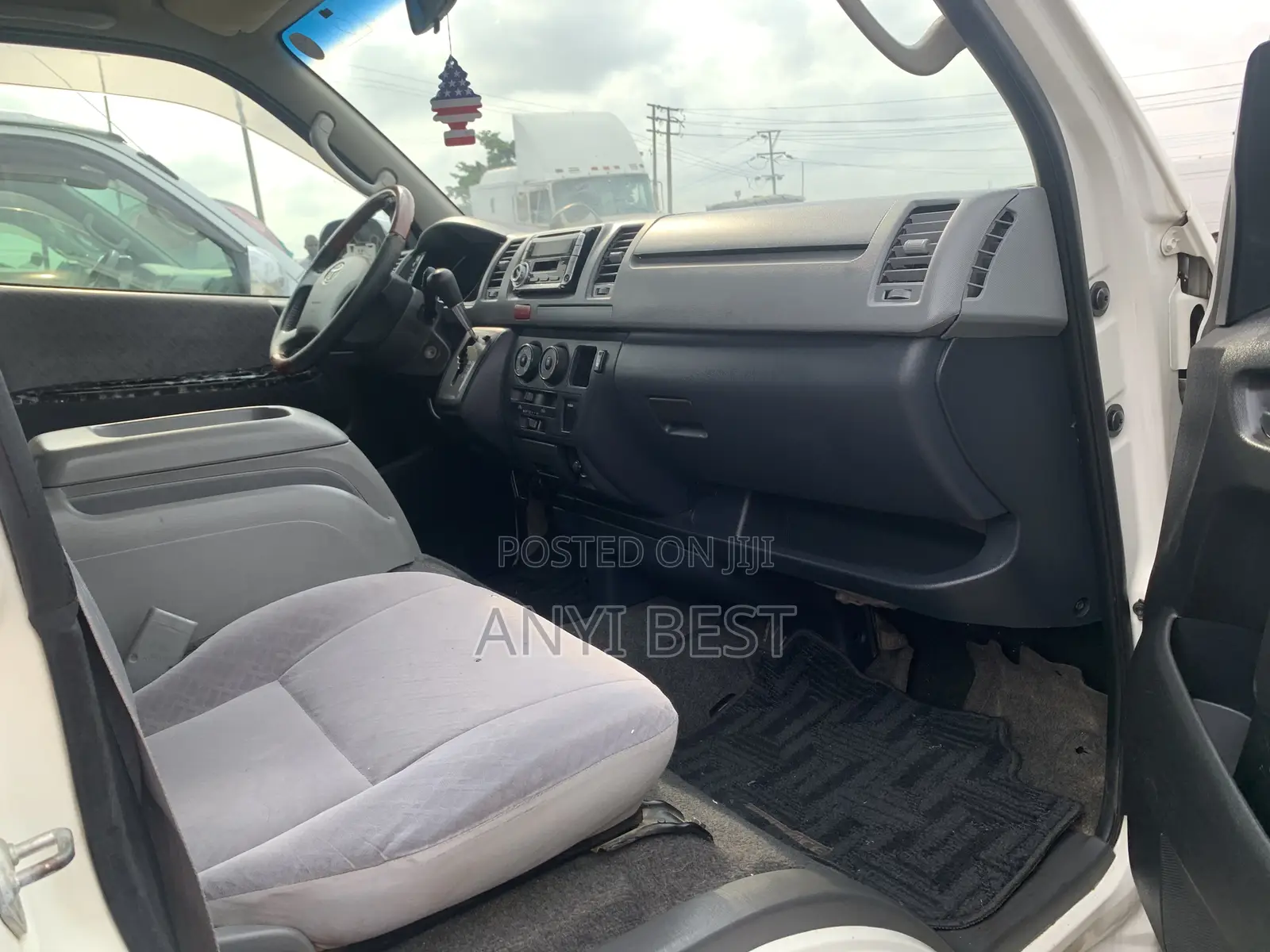 Toyota HiAce 2011 White