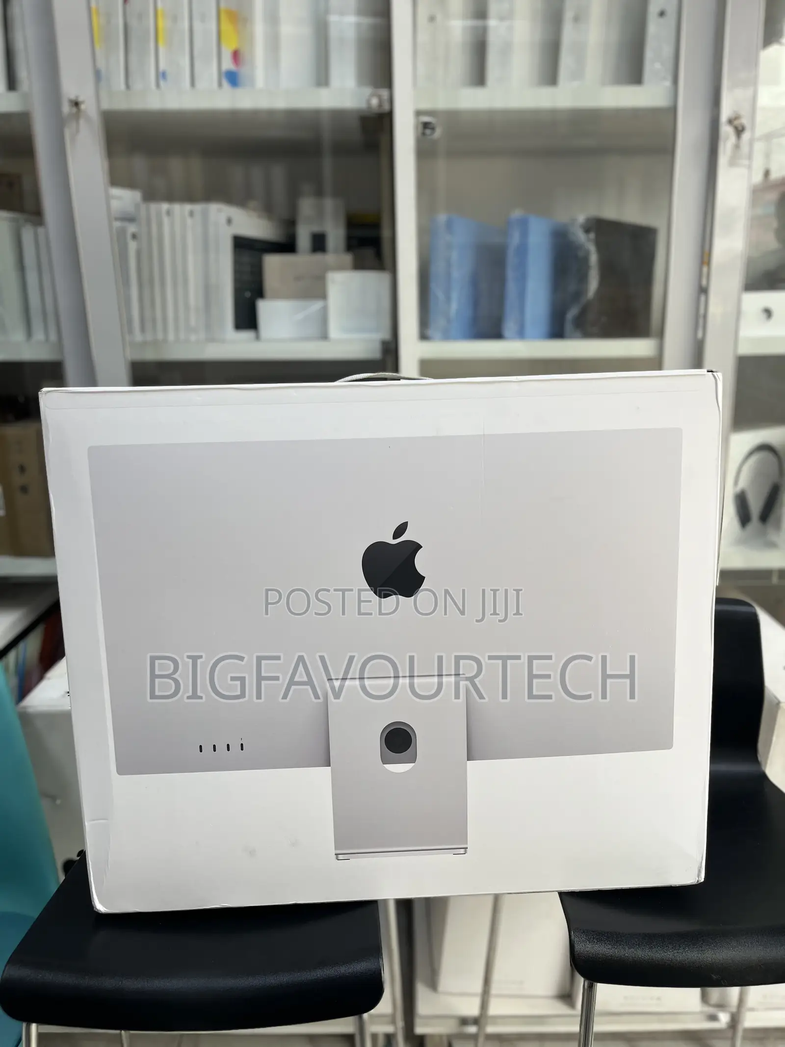 Apple Studio Display (Apple Monitor)