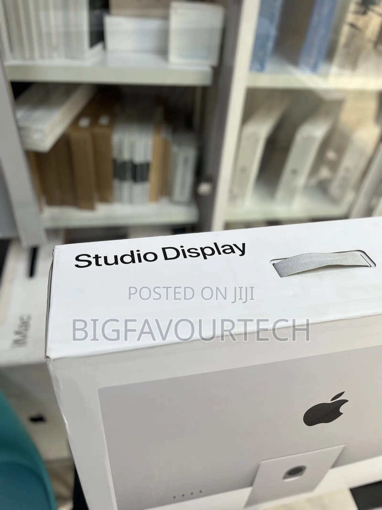 Apple Studio Display (Apple Monitor)